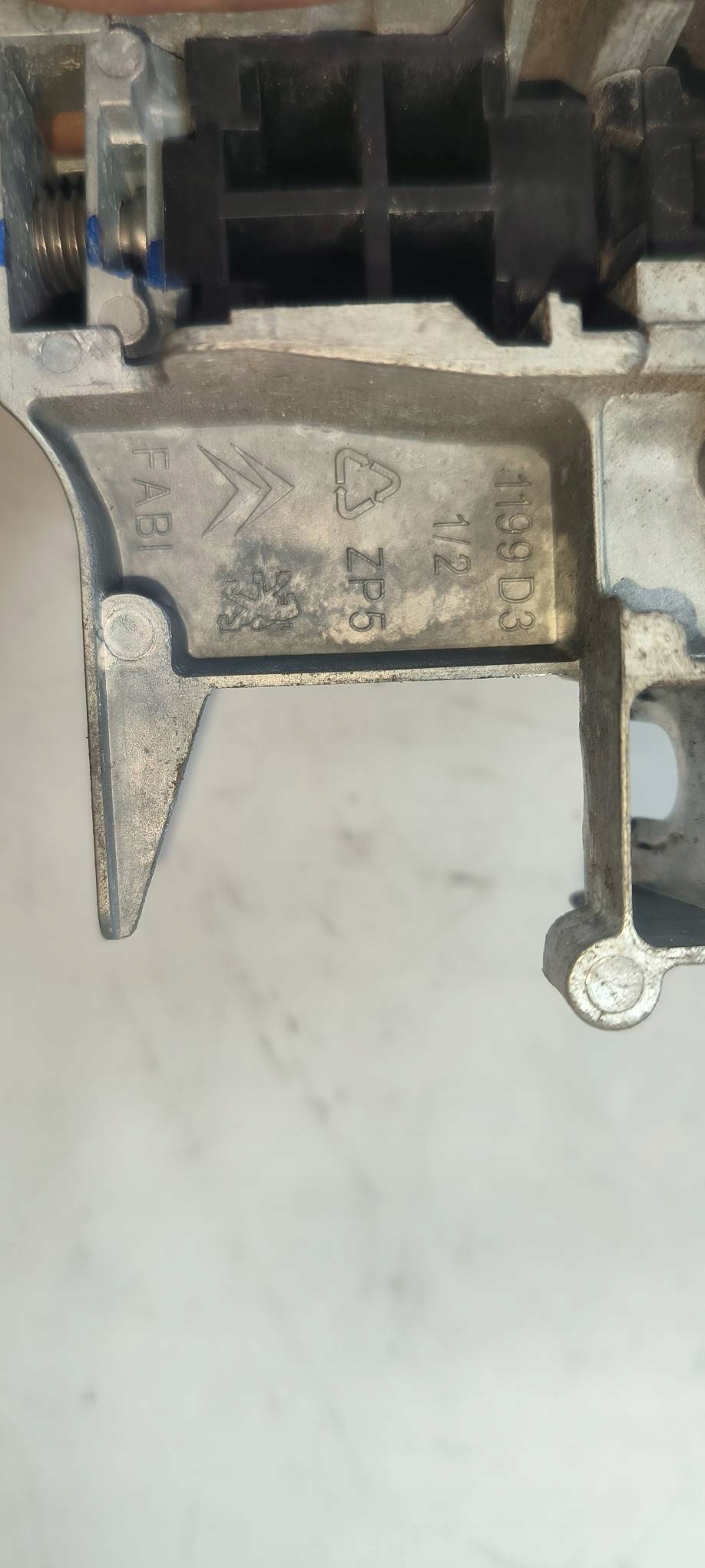 handle right front KCA PEUGEOT 2008 and