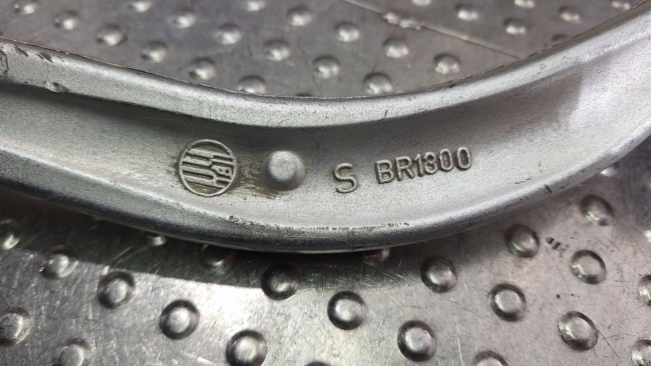 arm left front lower BANAN AUDI A4 B5 A6 C5 A8 D2 PASSAT B5 SUPERB and