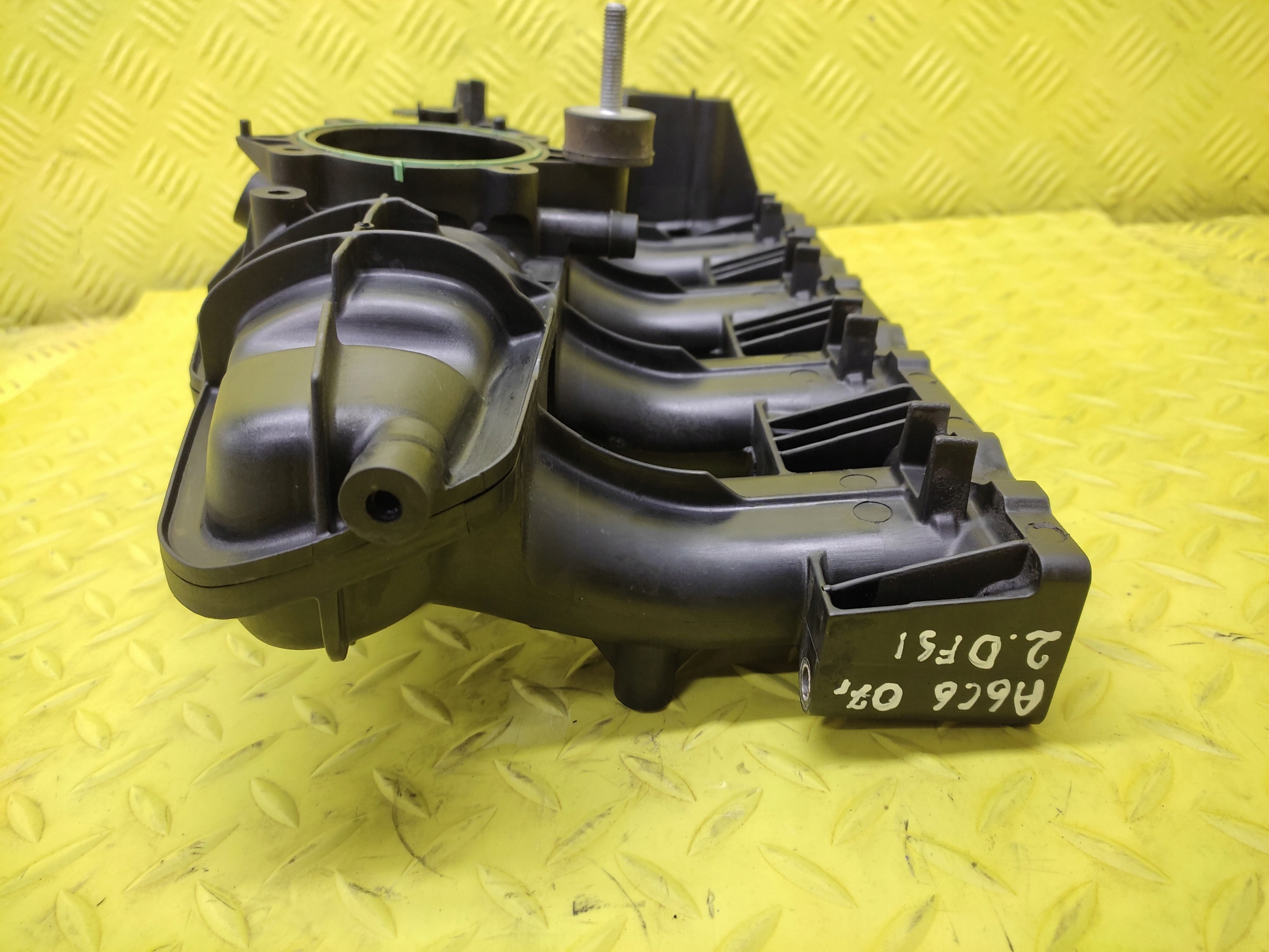 AUDI A6 C6 2.0 FSI intake manifold 06D133185