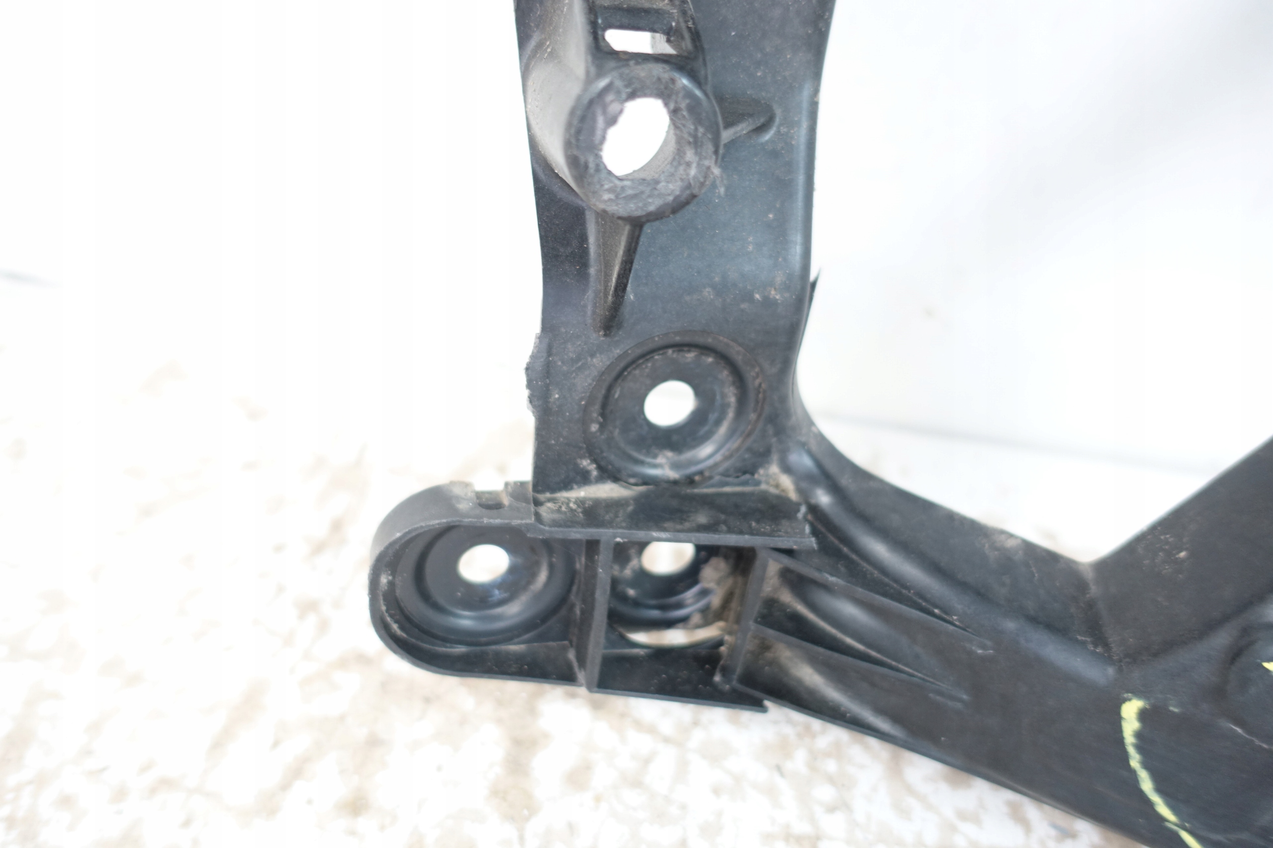LAND ROVER DEFENDER II 2019- pillar iron support panel for radiators L8B2-16E144-A