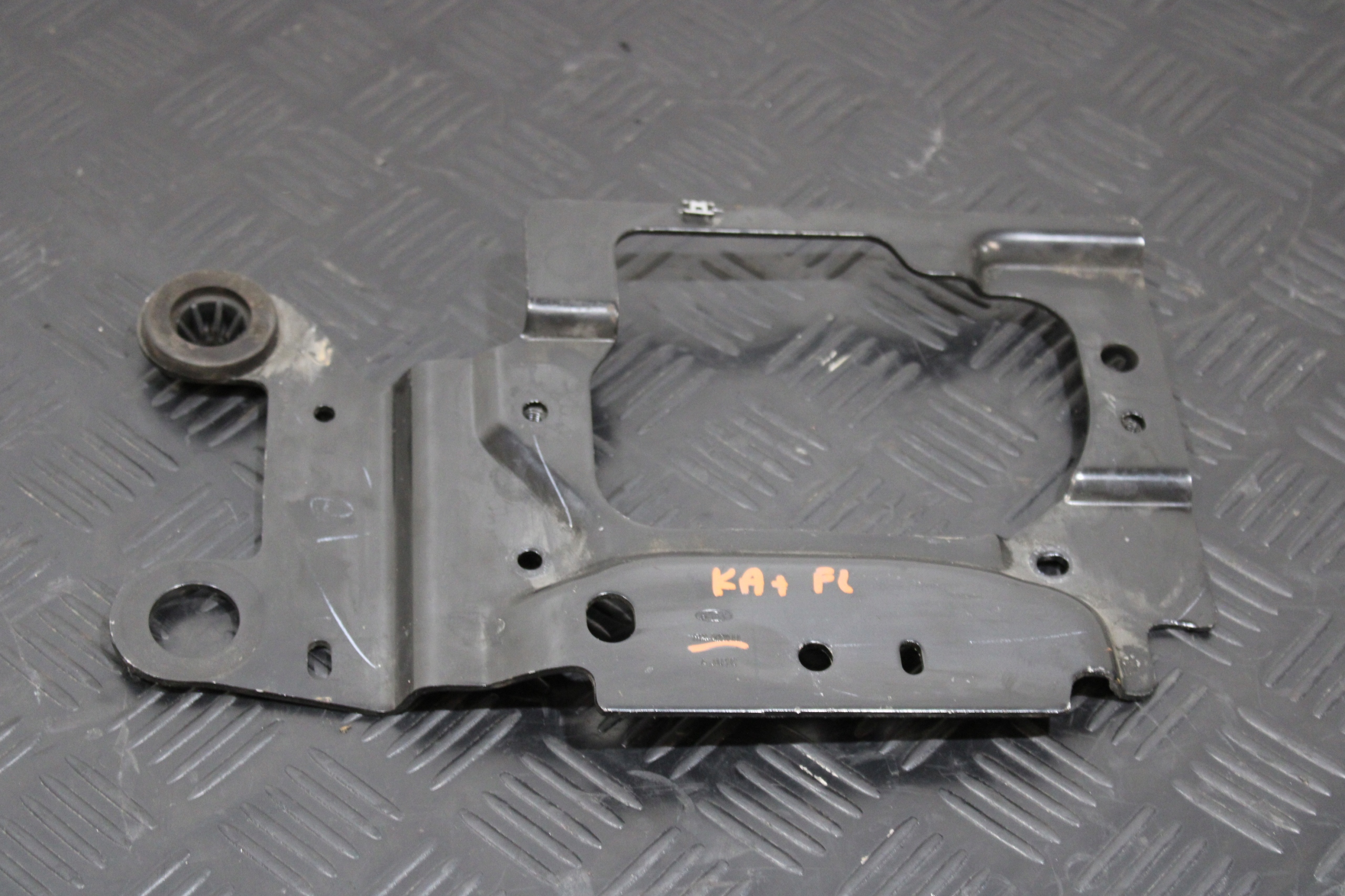 holder holder bracket J7BB-6A016-AA FORD KA+ KA + ACTIVE LIFT