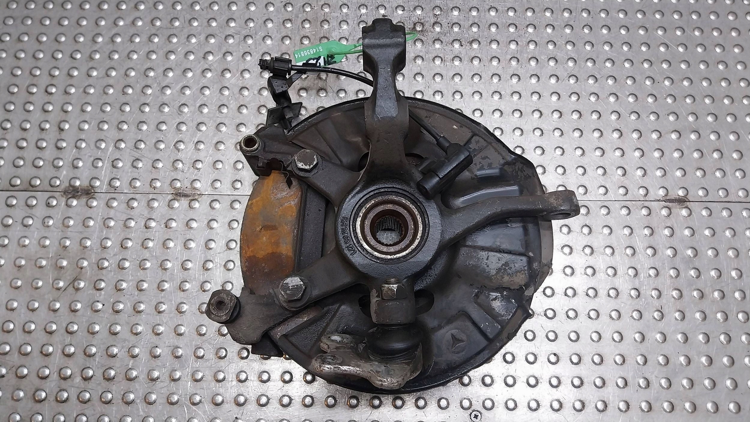 otoč čepu levý předek 6814 MERCEDES A W168