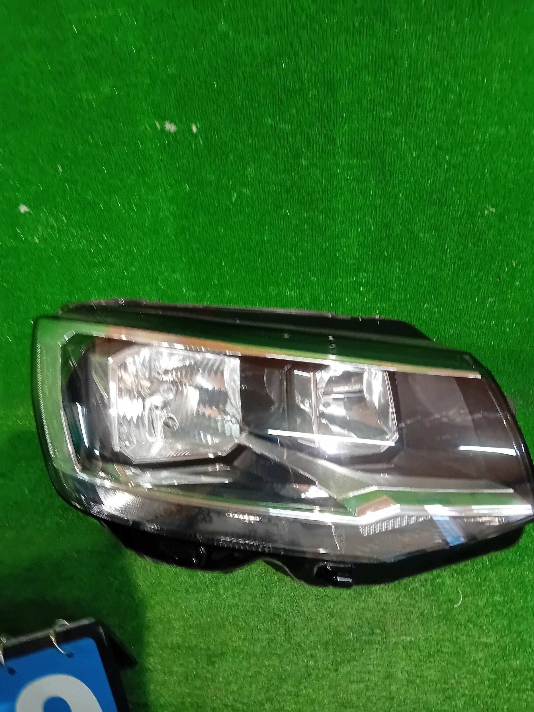 REFLEKTOR Droite Avant VW T6 15- NR.739