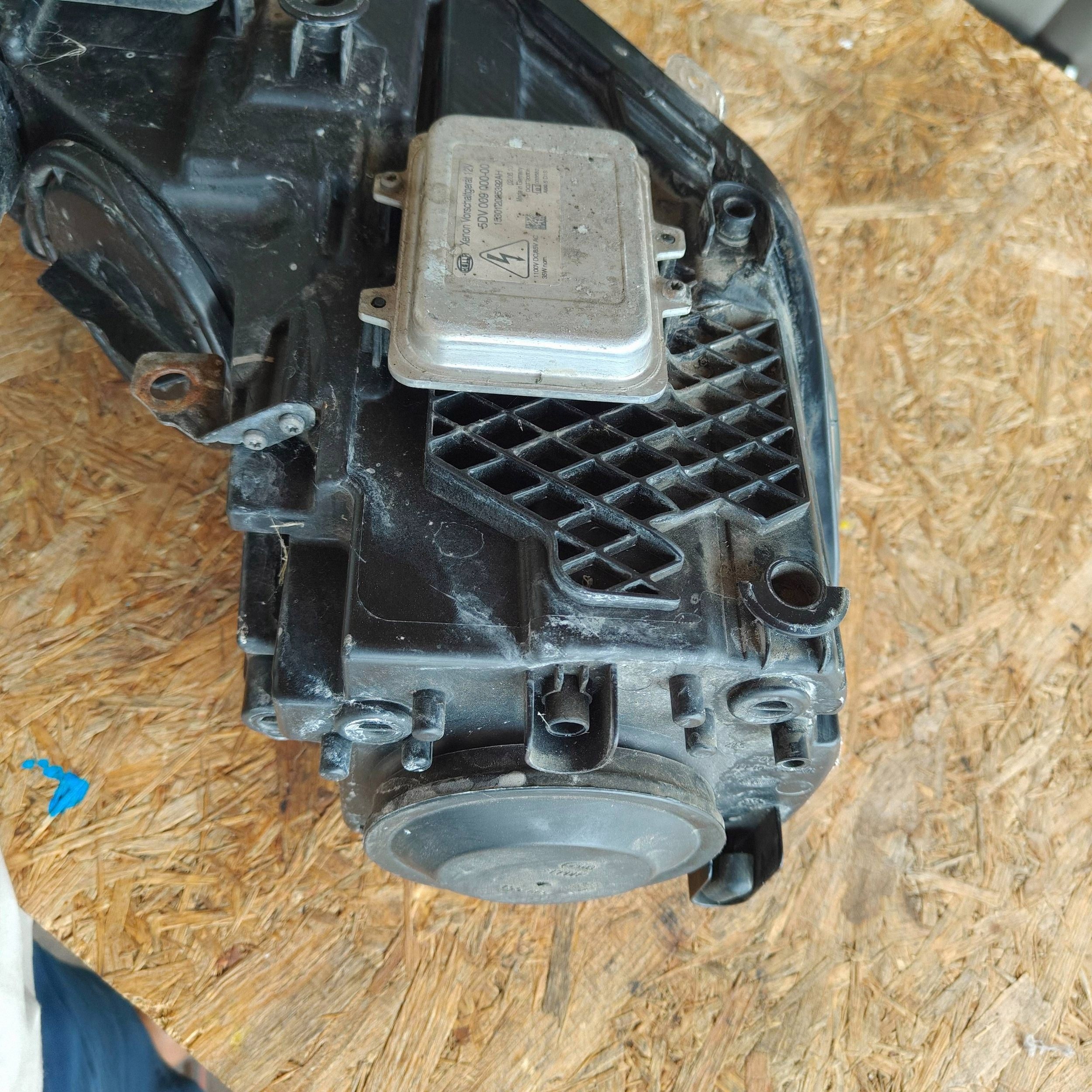 Volkswagen Golf VI light front left reflektor Bi-Xenon 5K1941751C