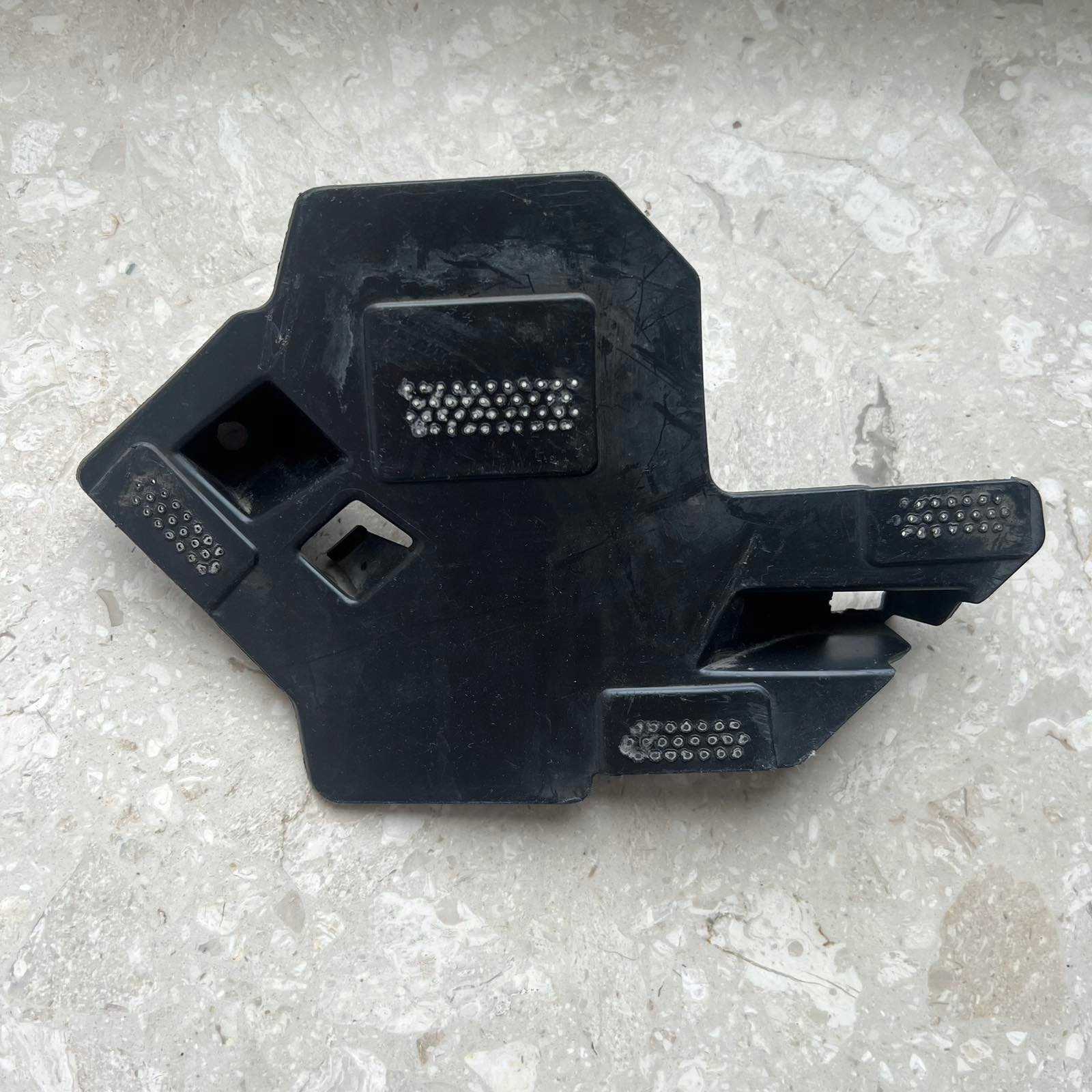 VOLVO V60 II 2018- support holder of a bumper right front 31690535