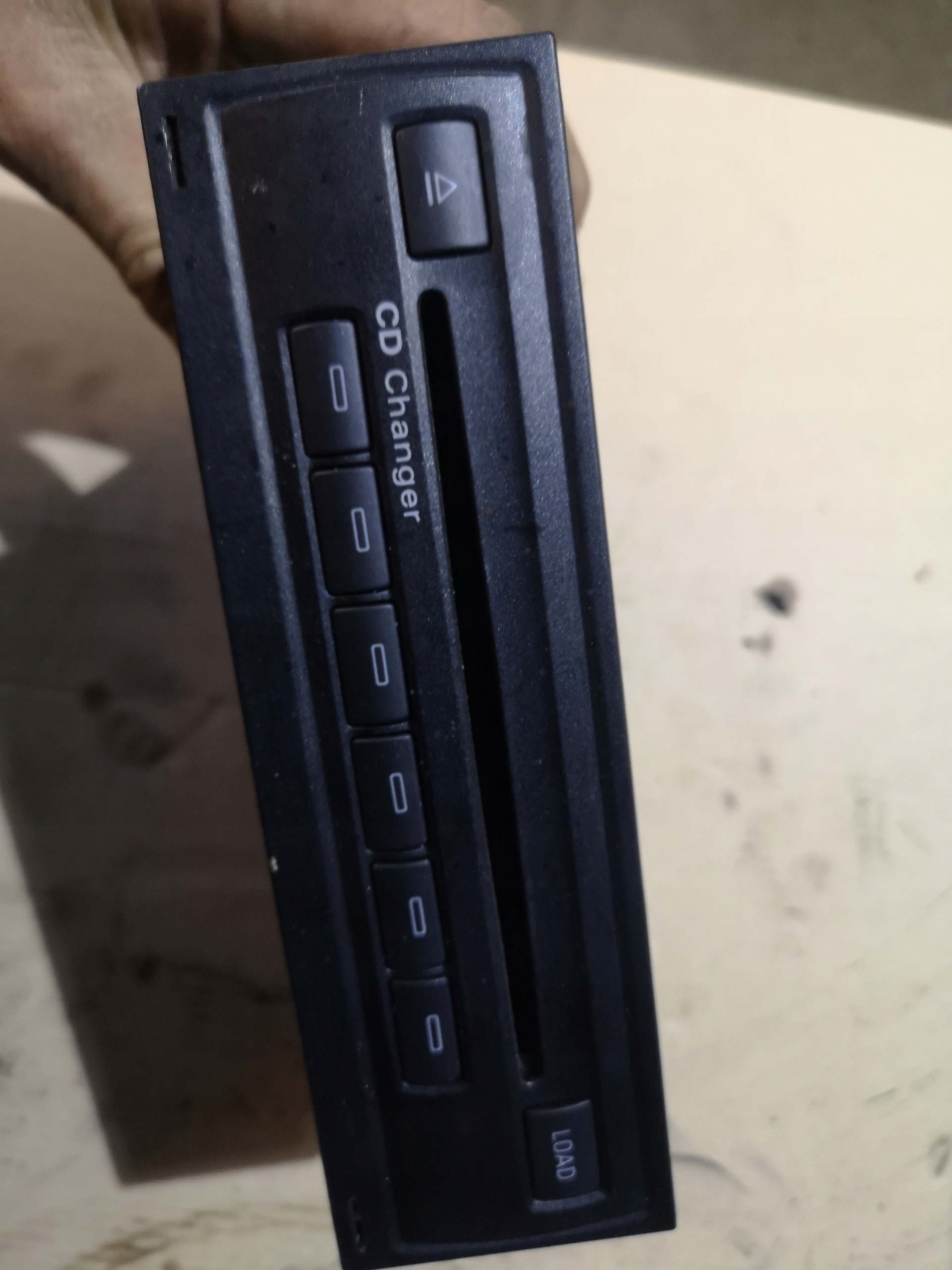 CD-чейнджер AUDI A6 C6 4e0910110a