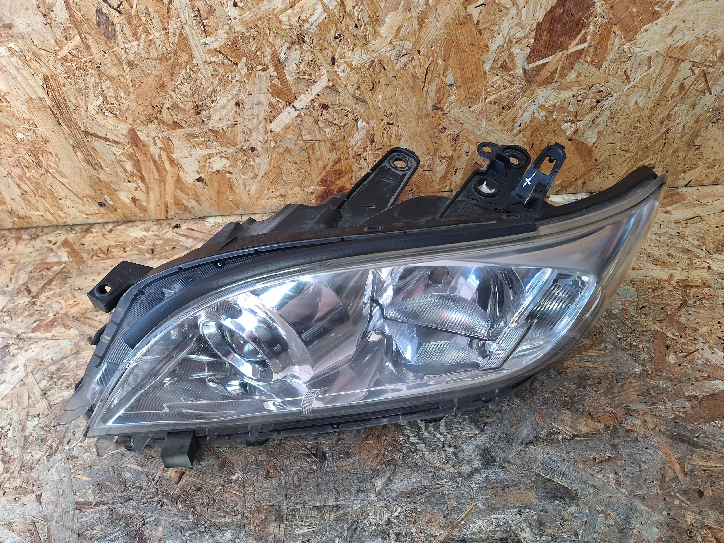 light front left Toyota Corolla E15 06- lens