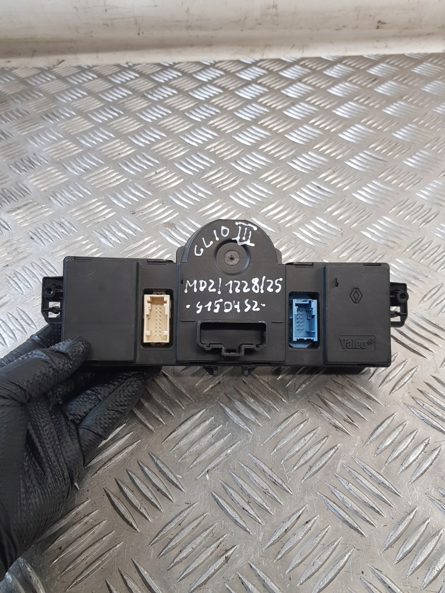PANEL klími klimatizaci 8200296683 RENAULT CLIO III 06R
