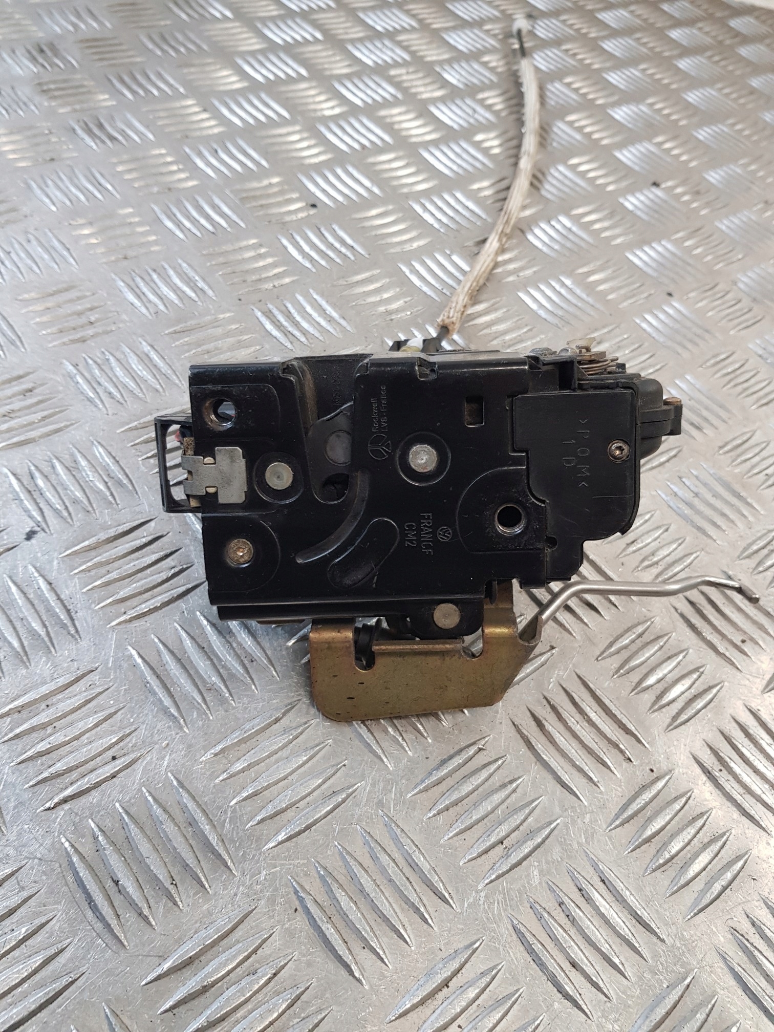 lock door right front AUDI A6 C5 sedan 9PIN 02R