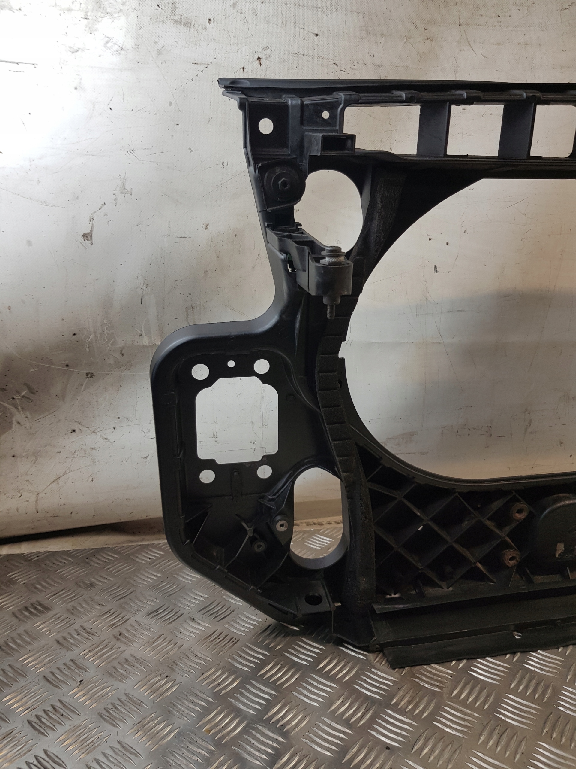 support panel for radiators pillar iron 4F0805594 AUDI A6C6 2.4 V6 KOMBI
