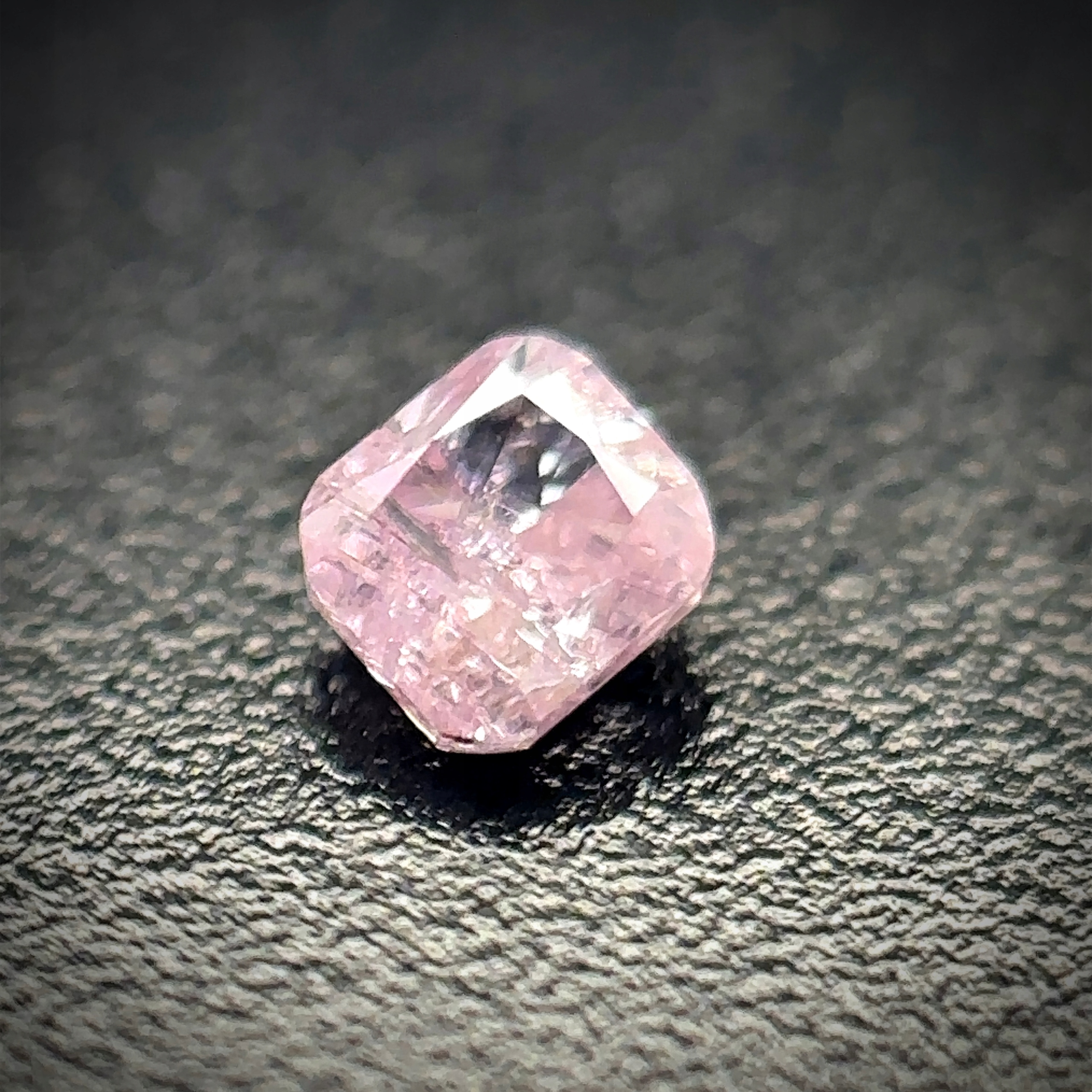 Přírodní Diamant 0.08ct Růžový Cushion I3 Certifikát Algt