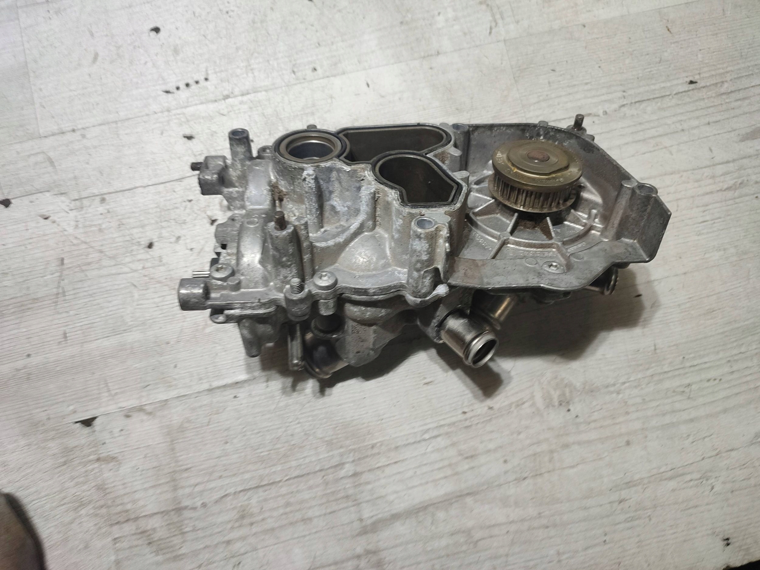 Volkswagen Touran III 2020 water pump