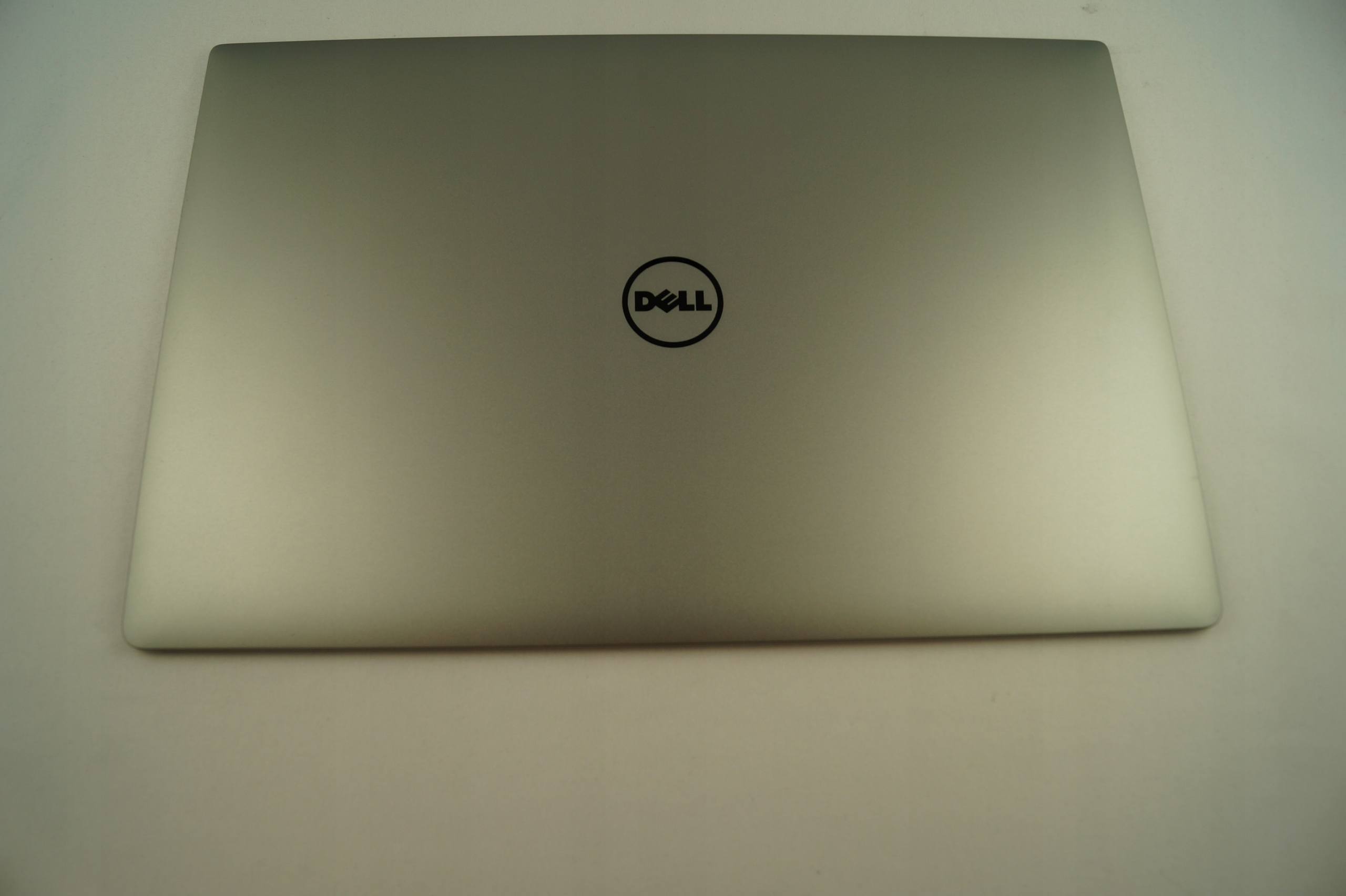 Dell Xps 15 9550 Horní kryt víka č. J83X5