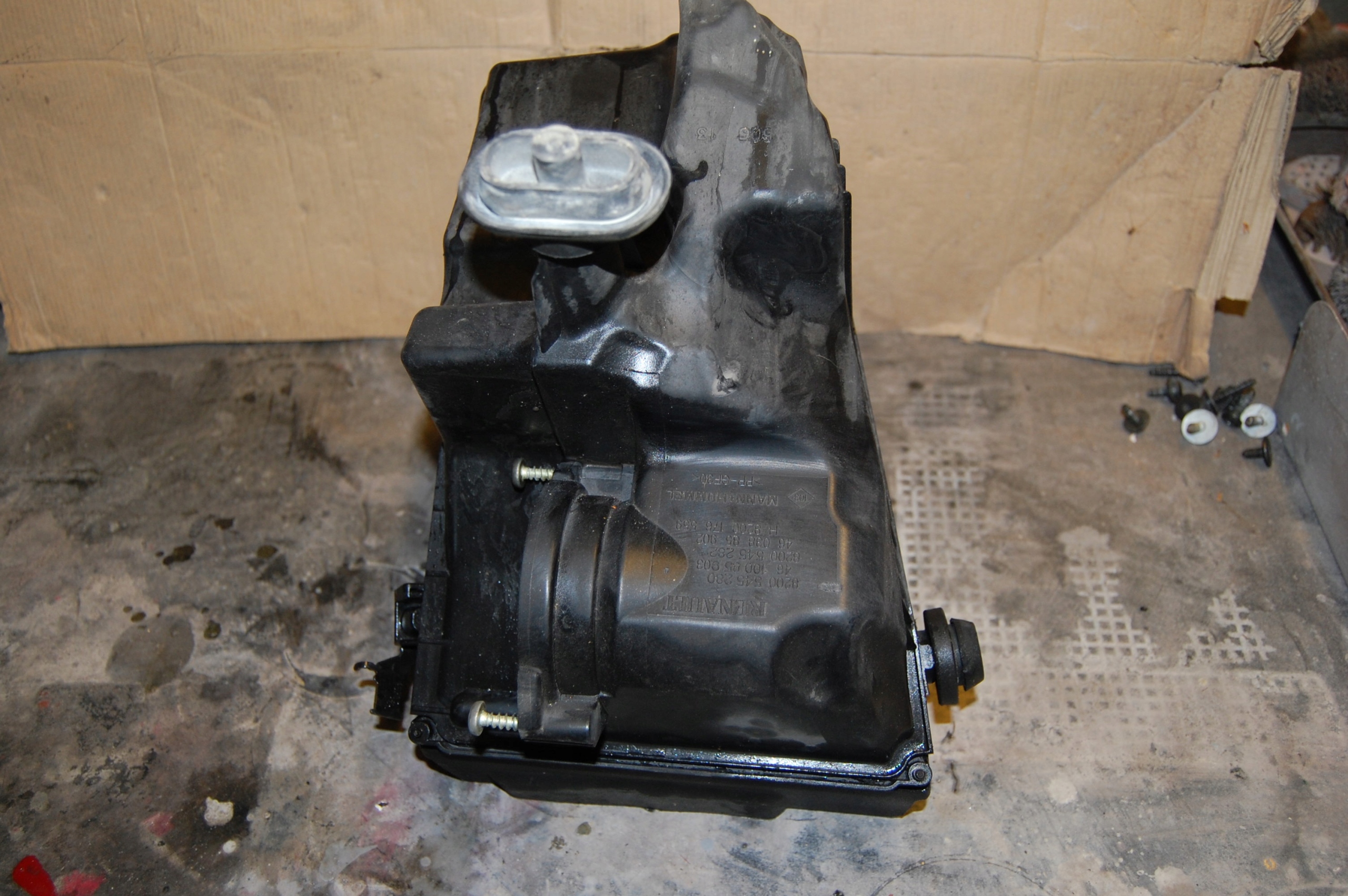 OBUDOWA FILTRA POWIETRZA 8200176559 Scenic II