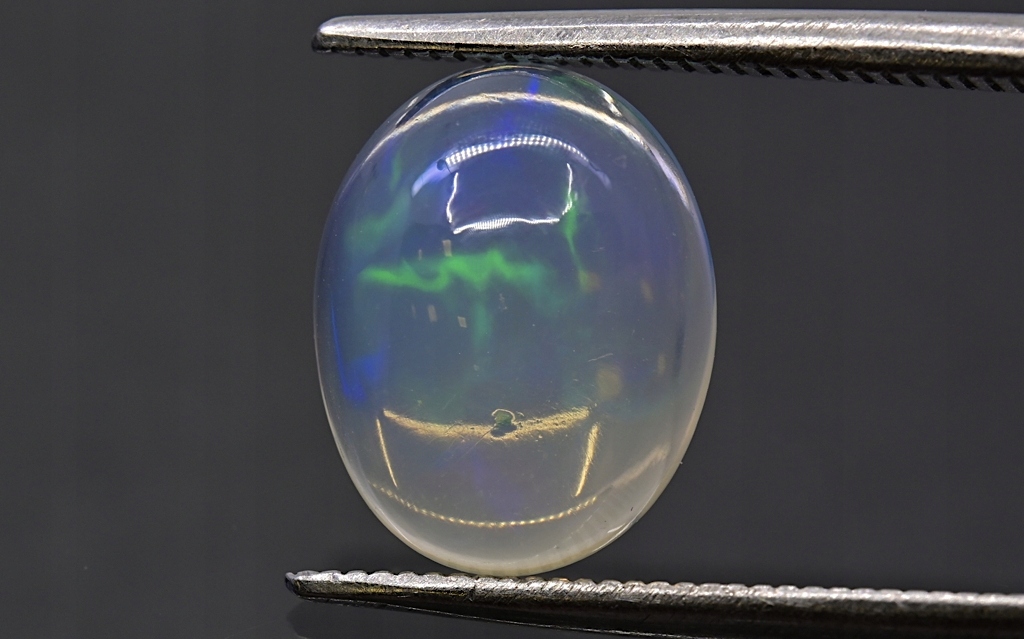 Opal z Etiopie kaboszon ovál 10x8 mm