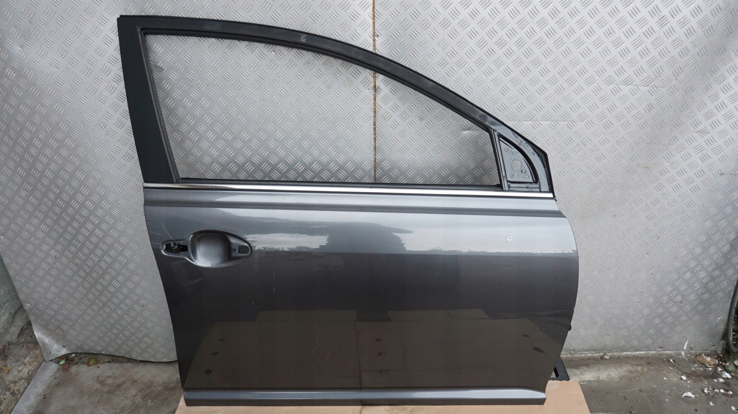 TOYOTA AVENSIS T25 DRZWI PRAWY PRZÓD 1G3