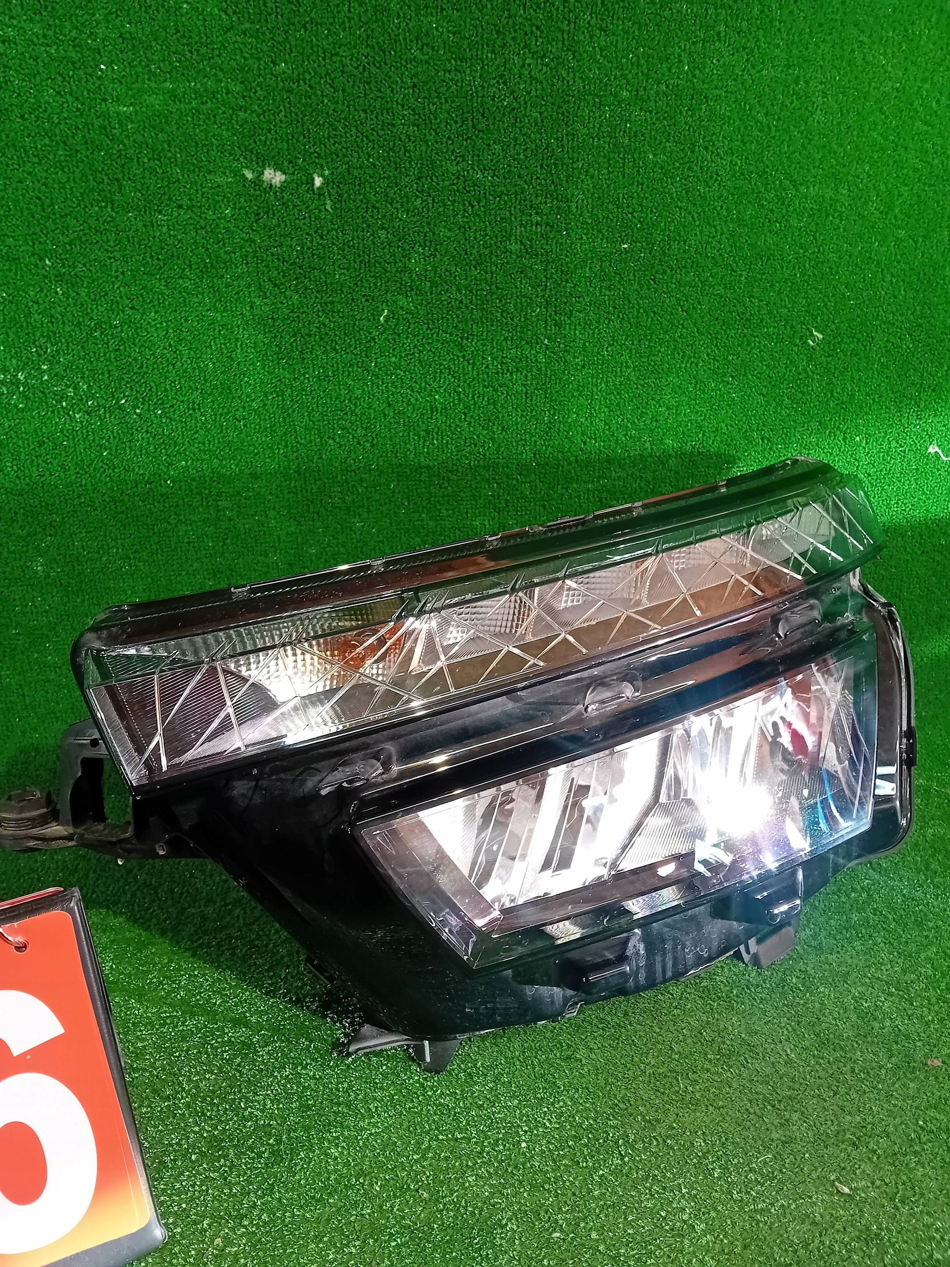 REFLEKTOR levý předek SKODA KAMIQ 18- FULL LED NR.746