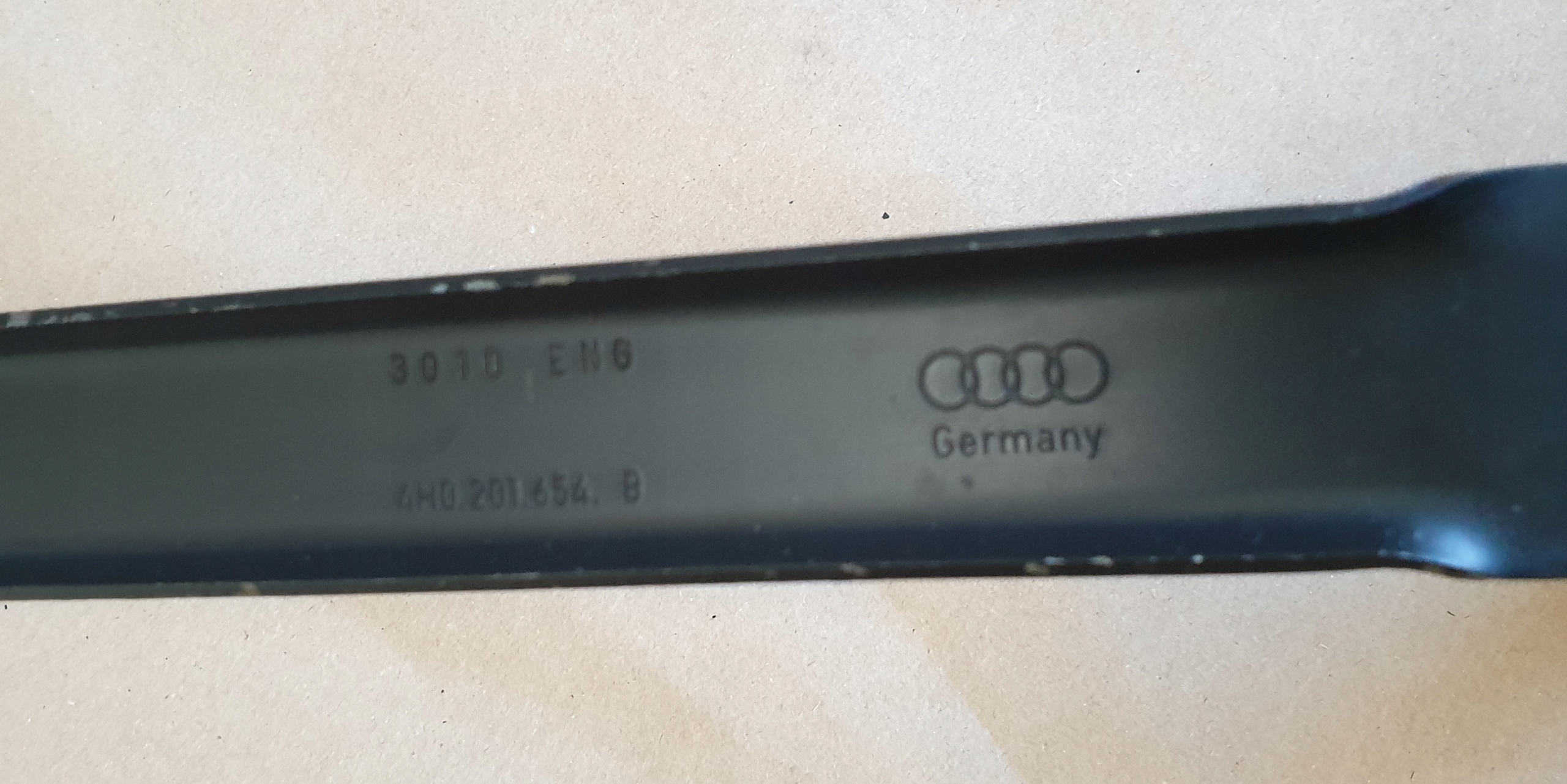 drška OBEJMA rezervoara spremnike goriva AUDI A8 D4 4H
