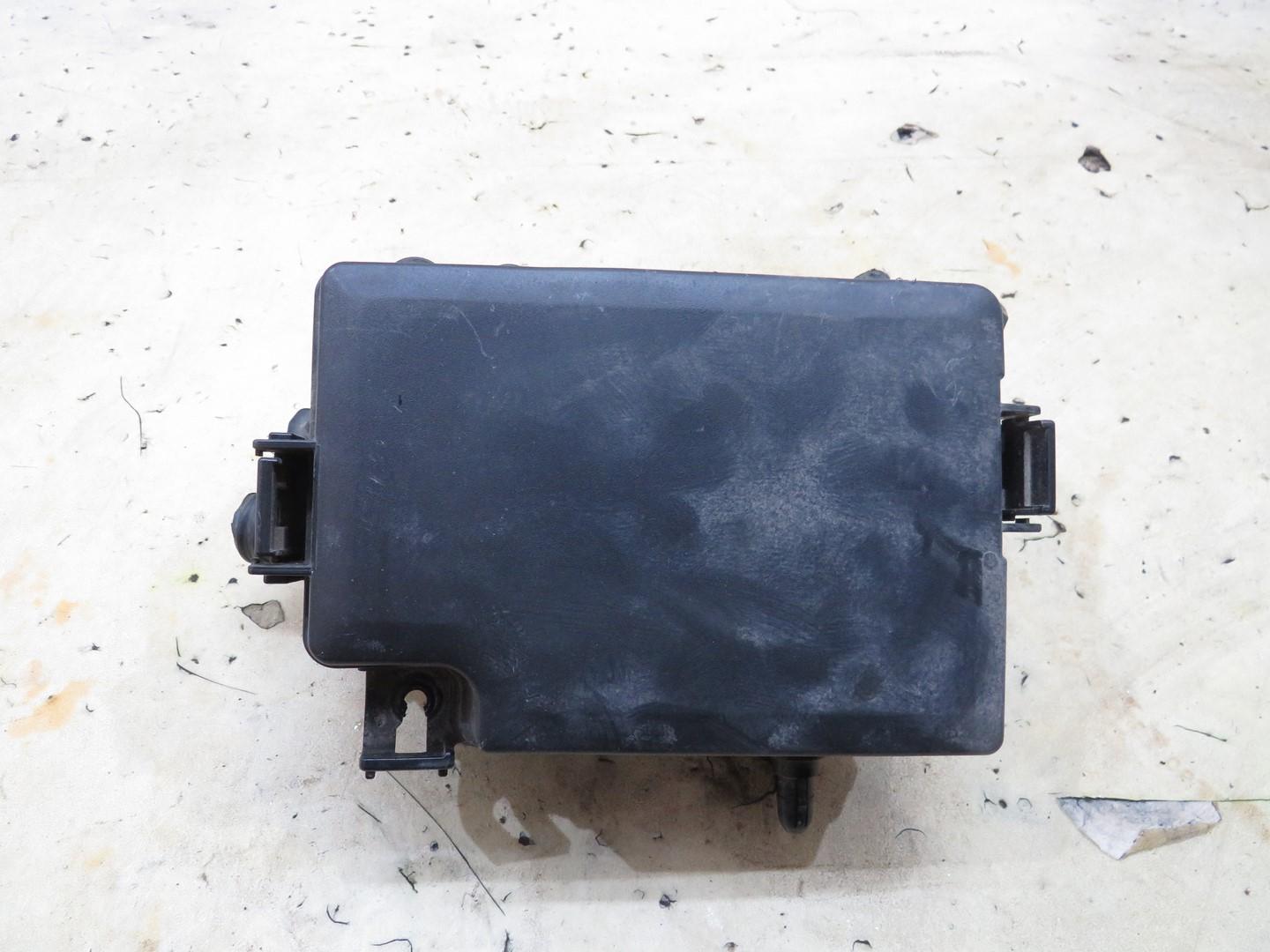 SKRZYNKA BEZPIECZNIKÓW HYUNDAI I30 III