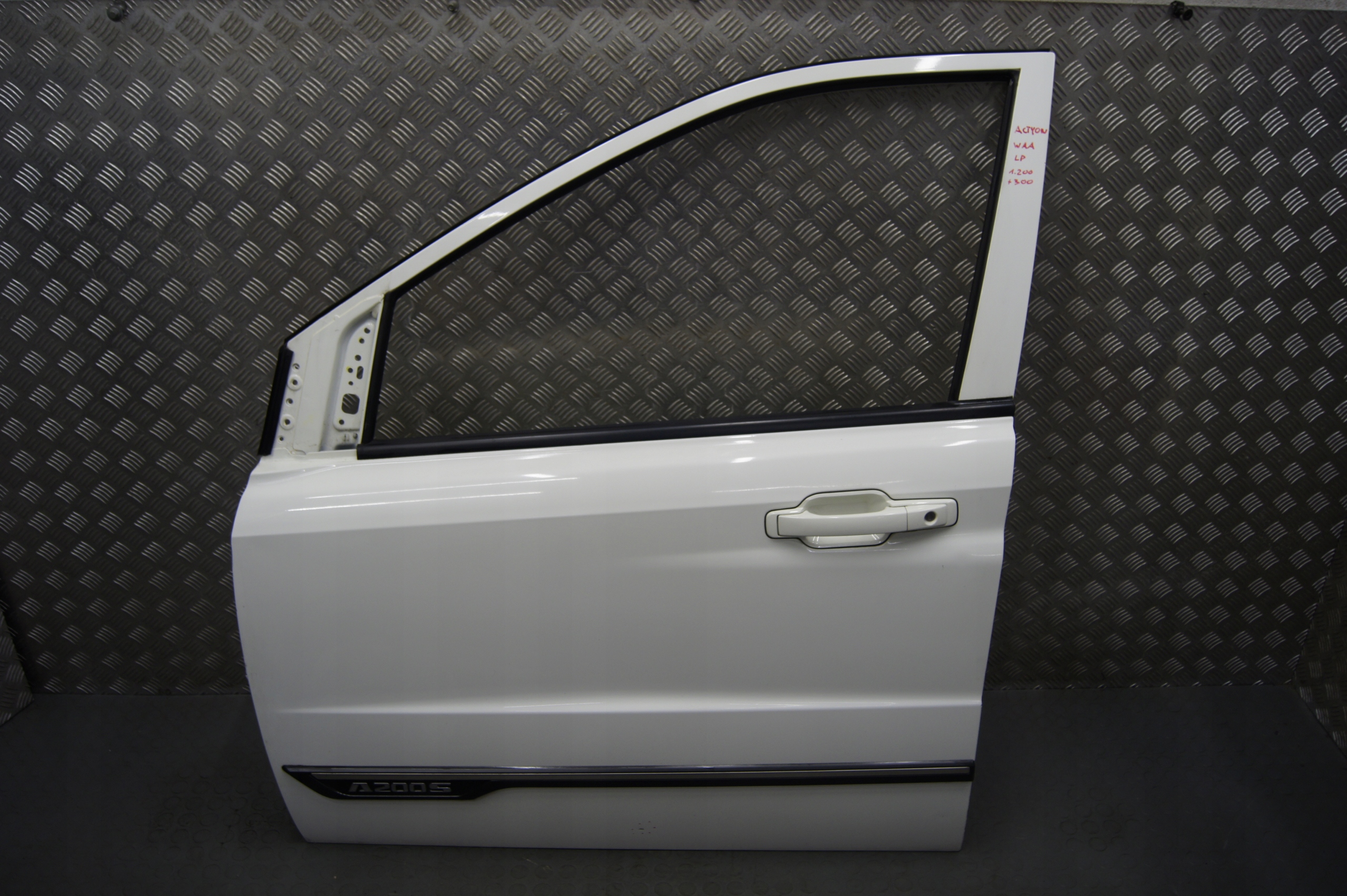 Actyon drzwi lewe przednie WAA