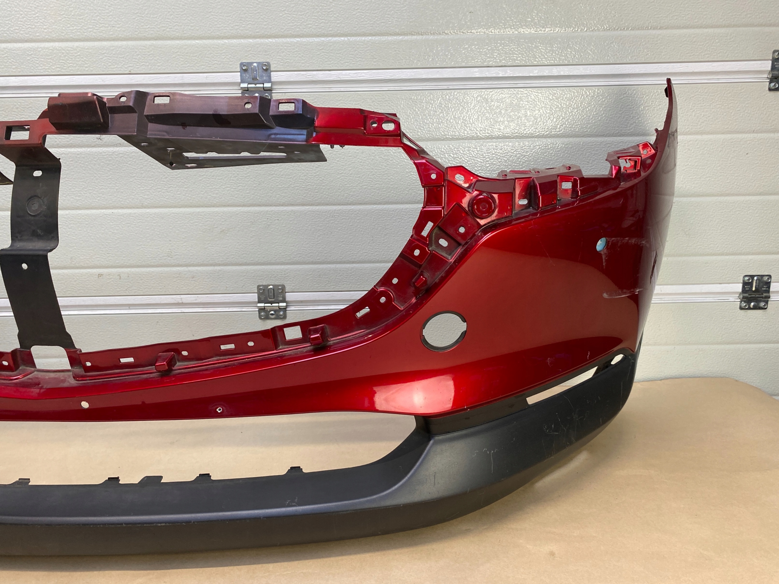 MAZDA CX30 CX-30 ZDERZAK PRZÓD PRZEDNI DGH9-50031 Kolor czerwony