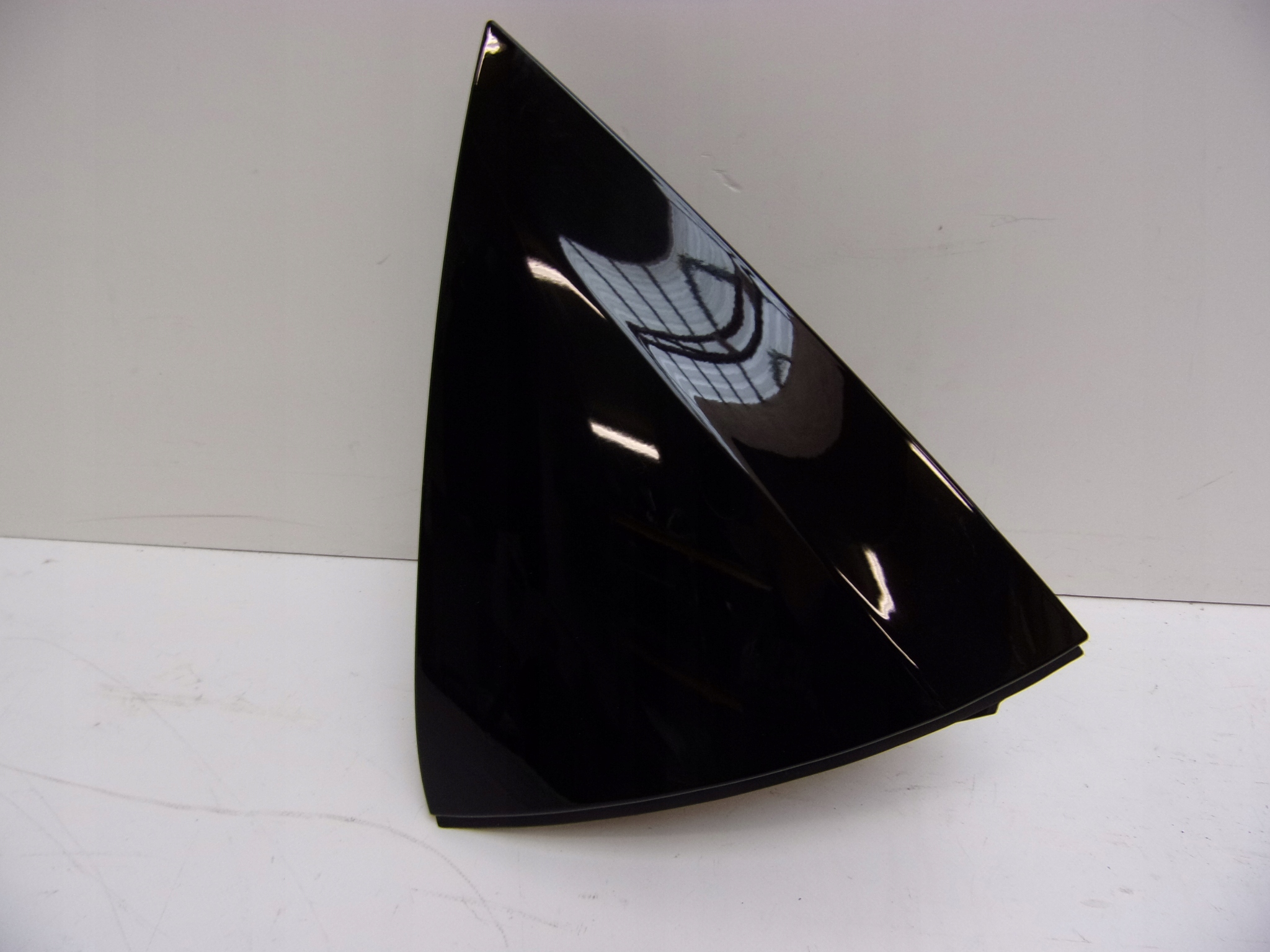 68227309AC - CHRYSLER PACIFICA 16-MUDGUARD TRIANGLE LEFT REAR