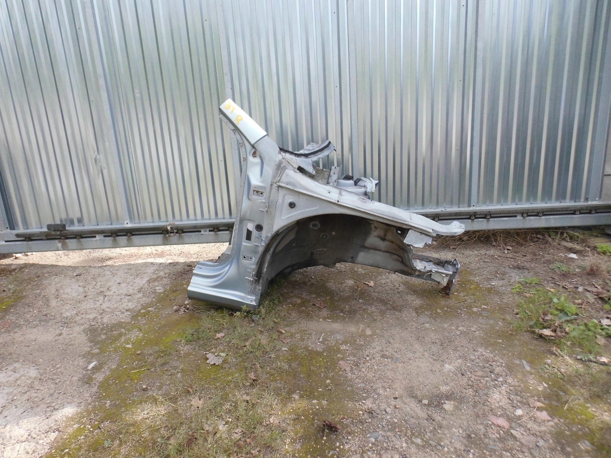 ЧЕТВЕРТИНА ШКОДА SUPERB IIt ПРАВА ПЕРЕДНЯ Lf8k