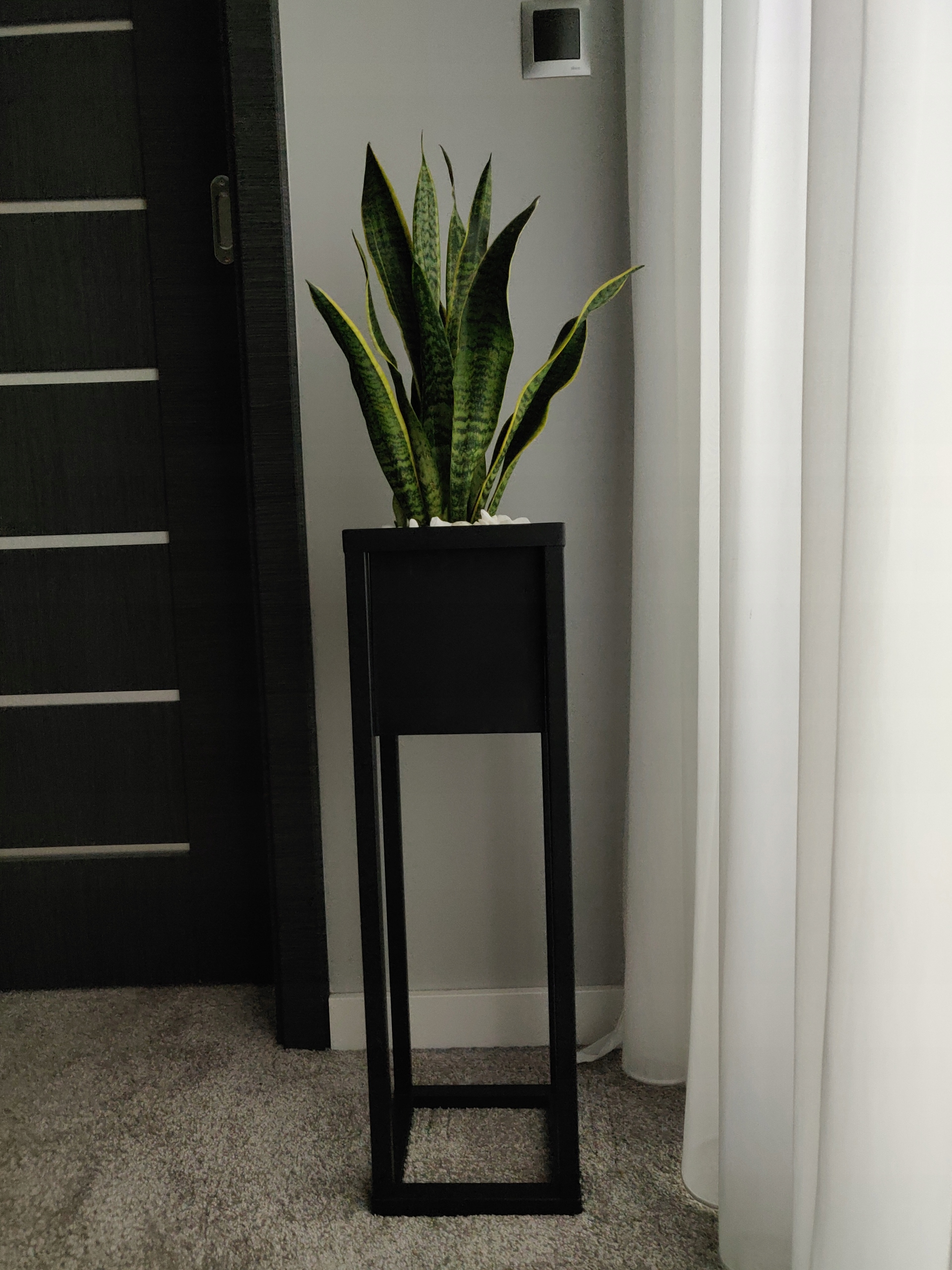 KWIETNIK STOJĄCY STOJAK NA KWIATY METALOWY NA ROŚLINY LOFT SPAWANY SOLIDNY Kolor czarny