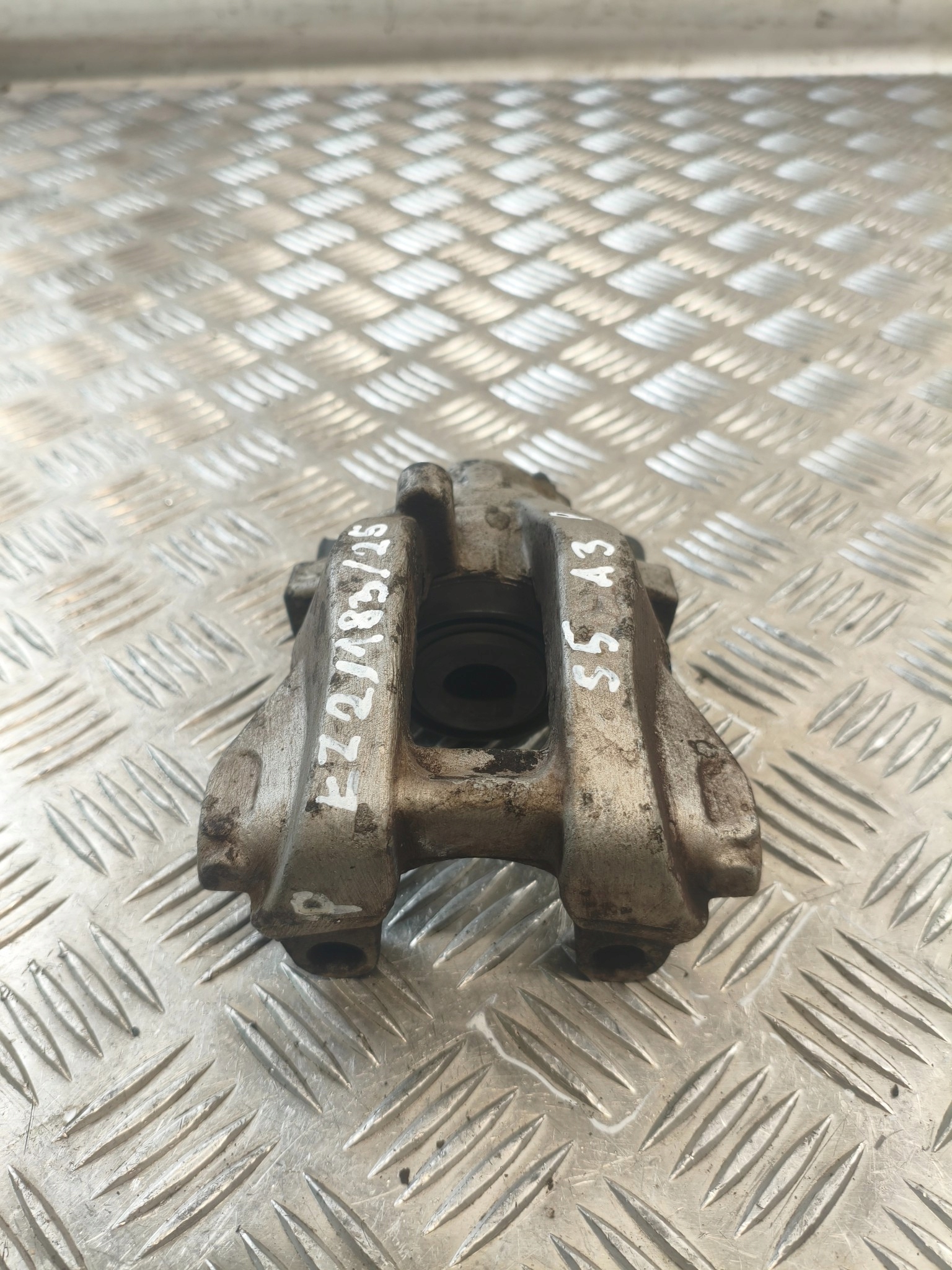 caliper brake right rear part MERCEDES E270 W211 2.7CDI