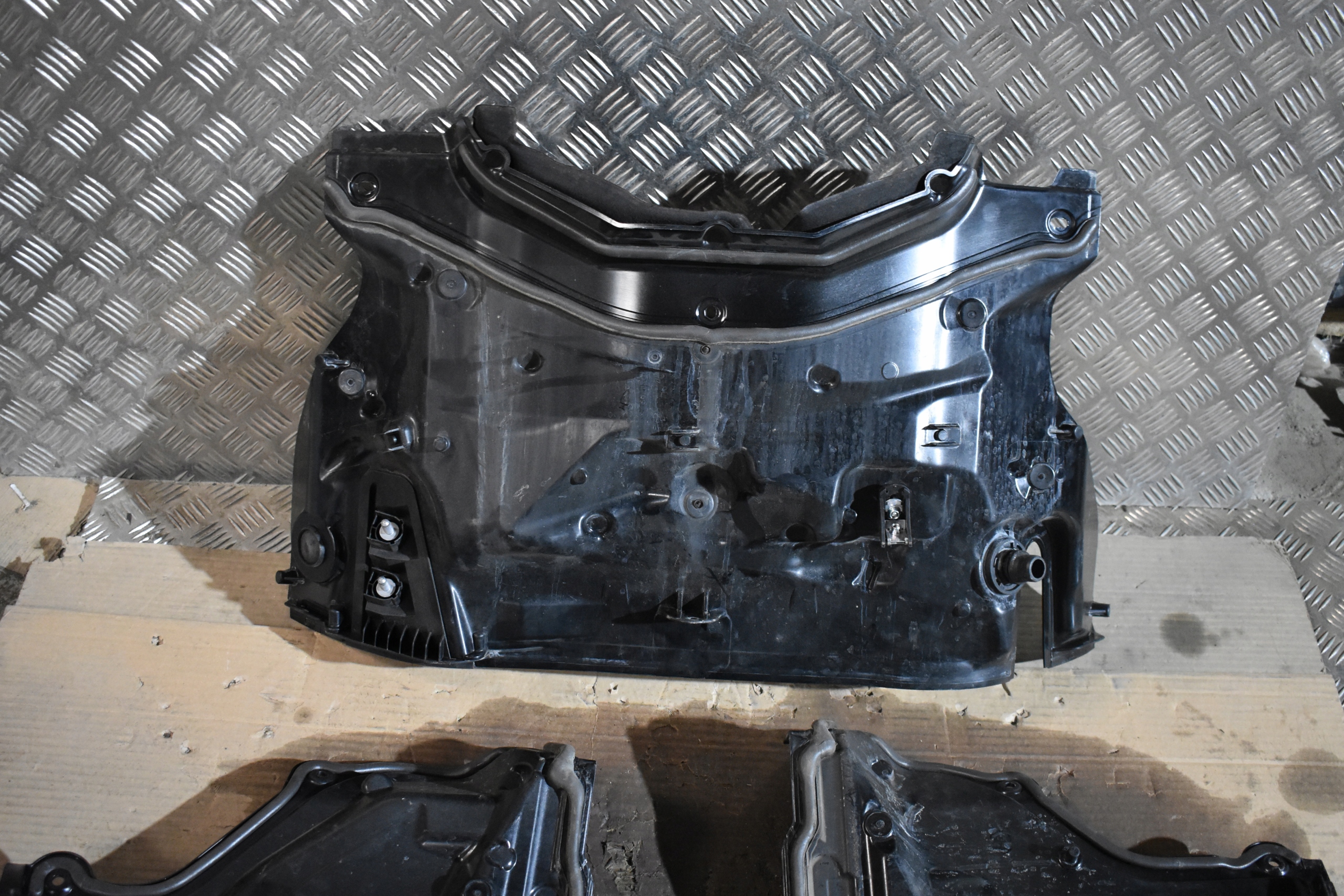 IDEALNA Blende Abdeckung wärmblech KPL. MERCEDES W223 1