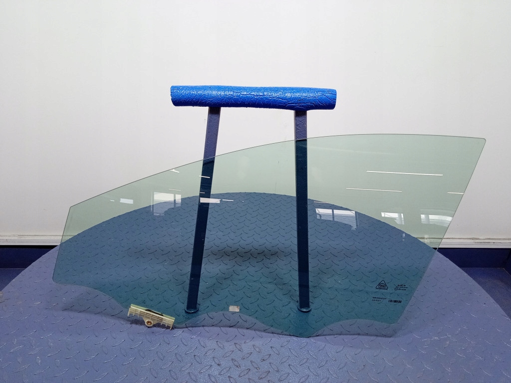 KIA CEED III KOMBI SZYBA PRZÓD LEWA