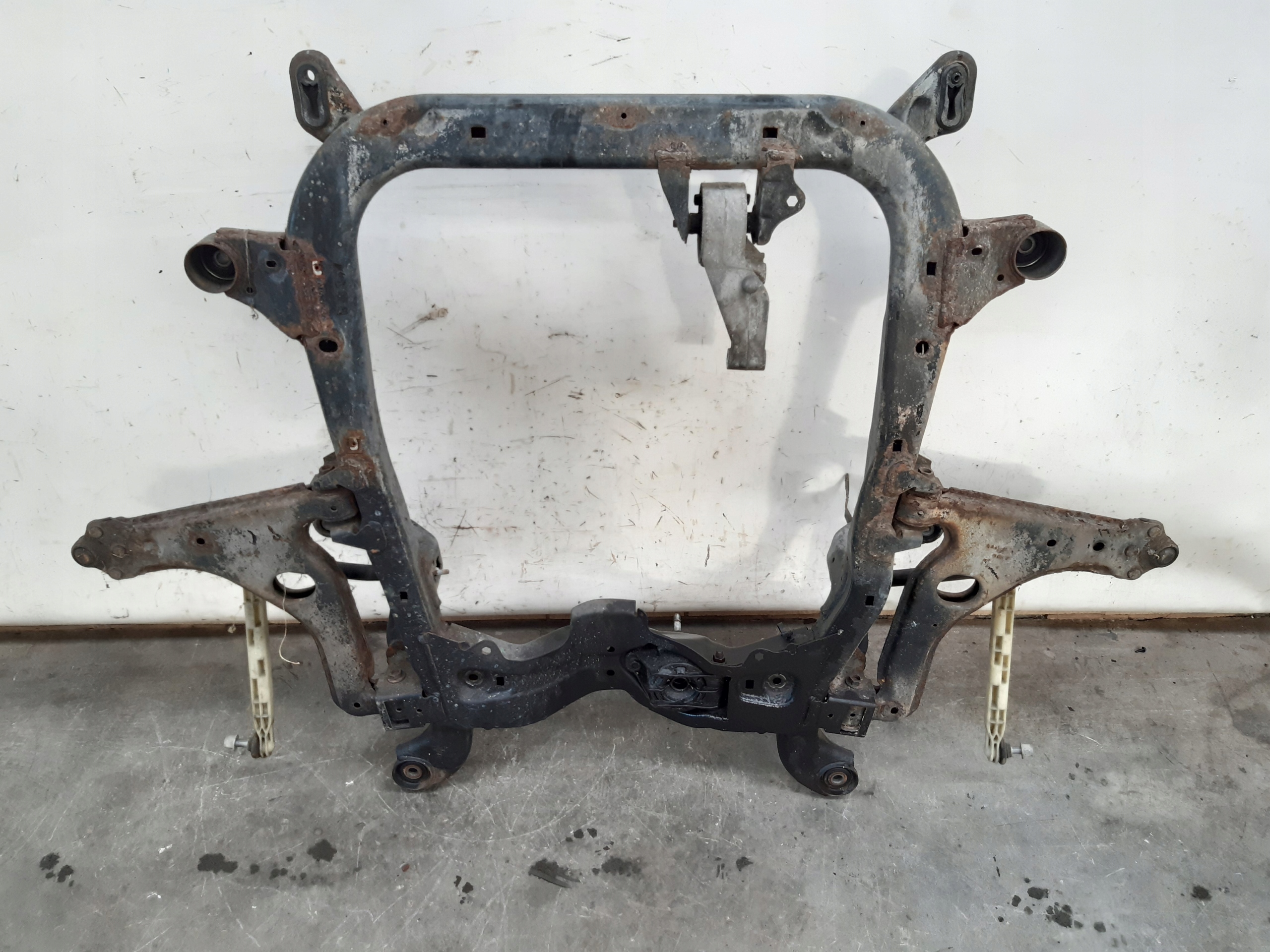 axle beam front 1,4t petrol Opel Meriva B