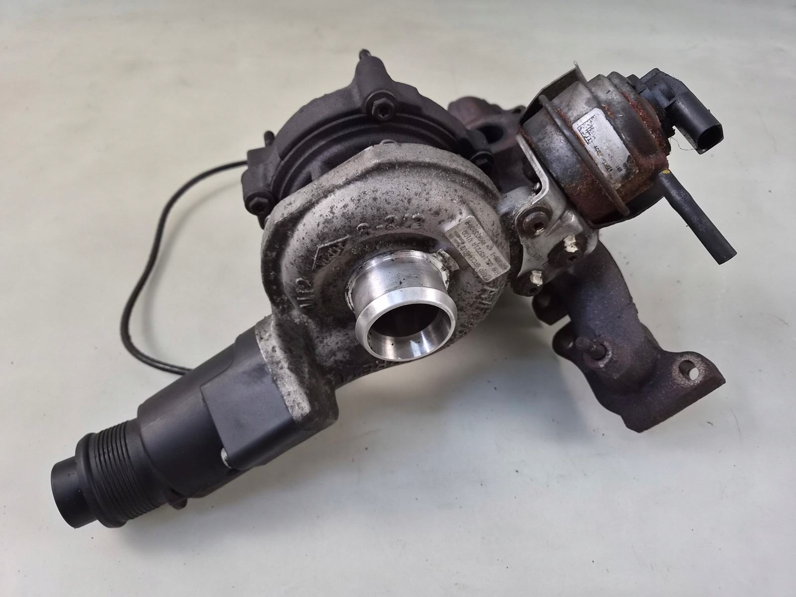 turbo header pipe turbo turbina AUDI A4 B8 2.0 TDI a5 a6 a7