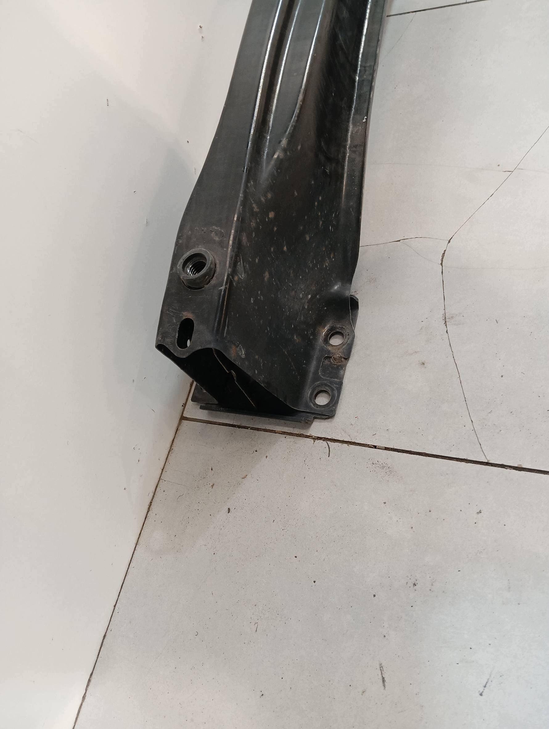 traverse pare choc arrière 7P0807309A Porsche Cayenne II (2010-2017)