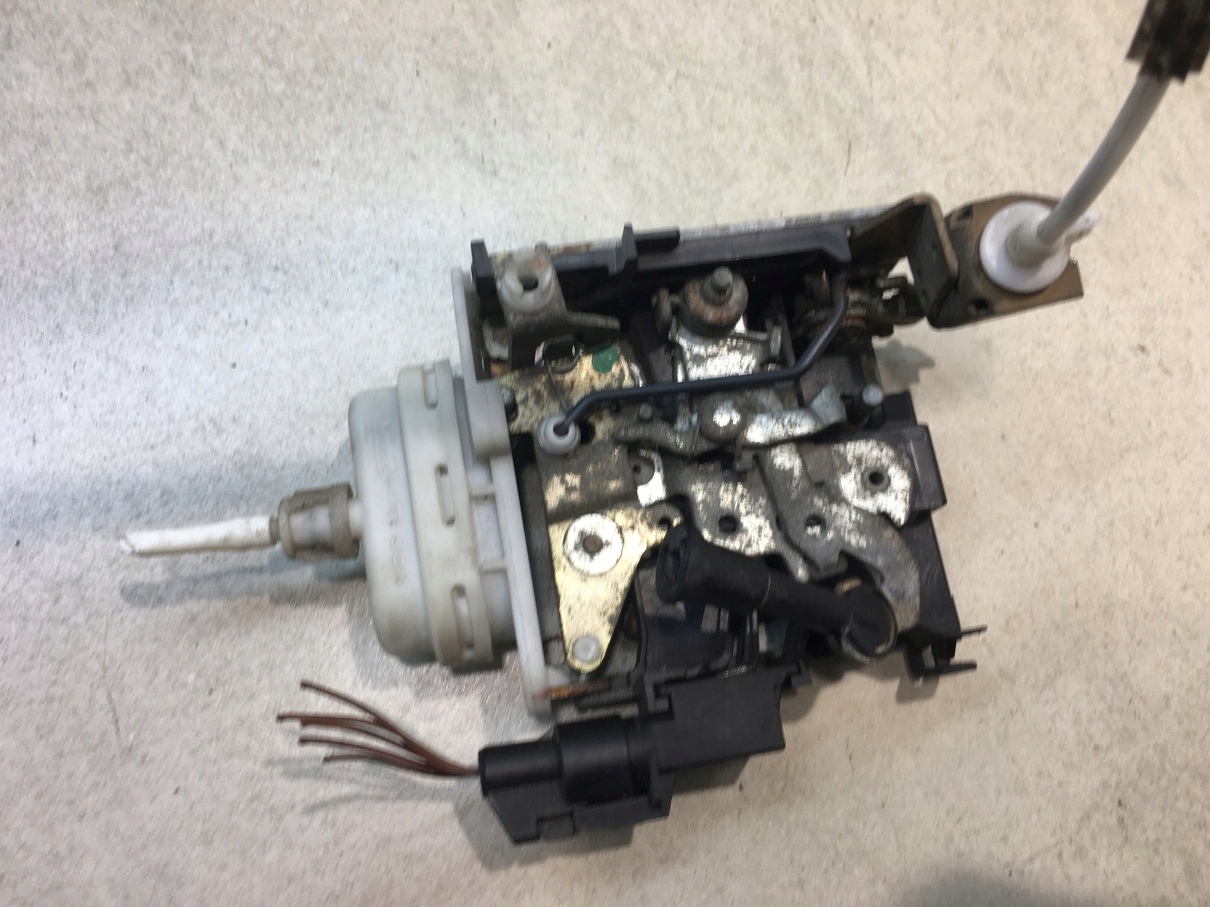 lock door right front A4 B5 FL 4D1837016D 3 PIN