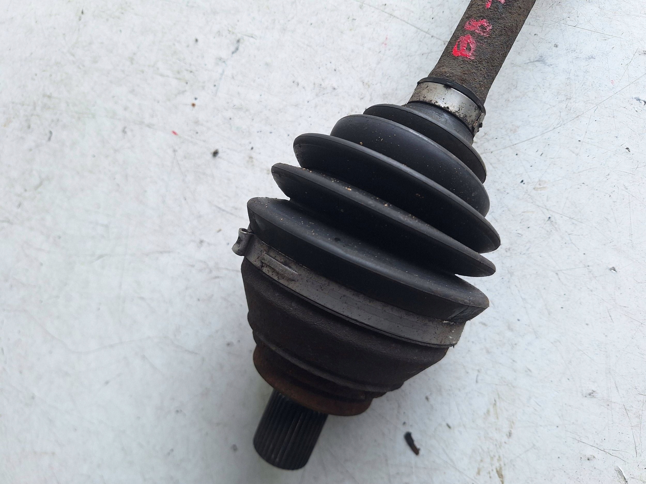 VOLKSWAGEN PASSAT B8 15-19 semi-axis left 2.0 TDI 3Q0407271C