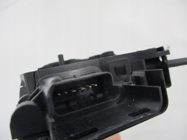 RENAULT CLIO IV ZAMEK DRZWI LEWY TYŁ 6 PIN 825017868R Typ samochodu Samochody osobowe