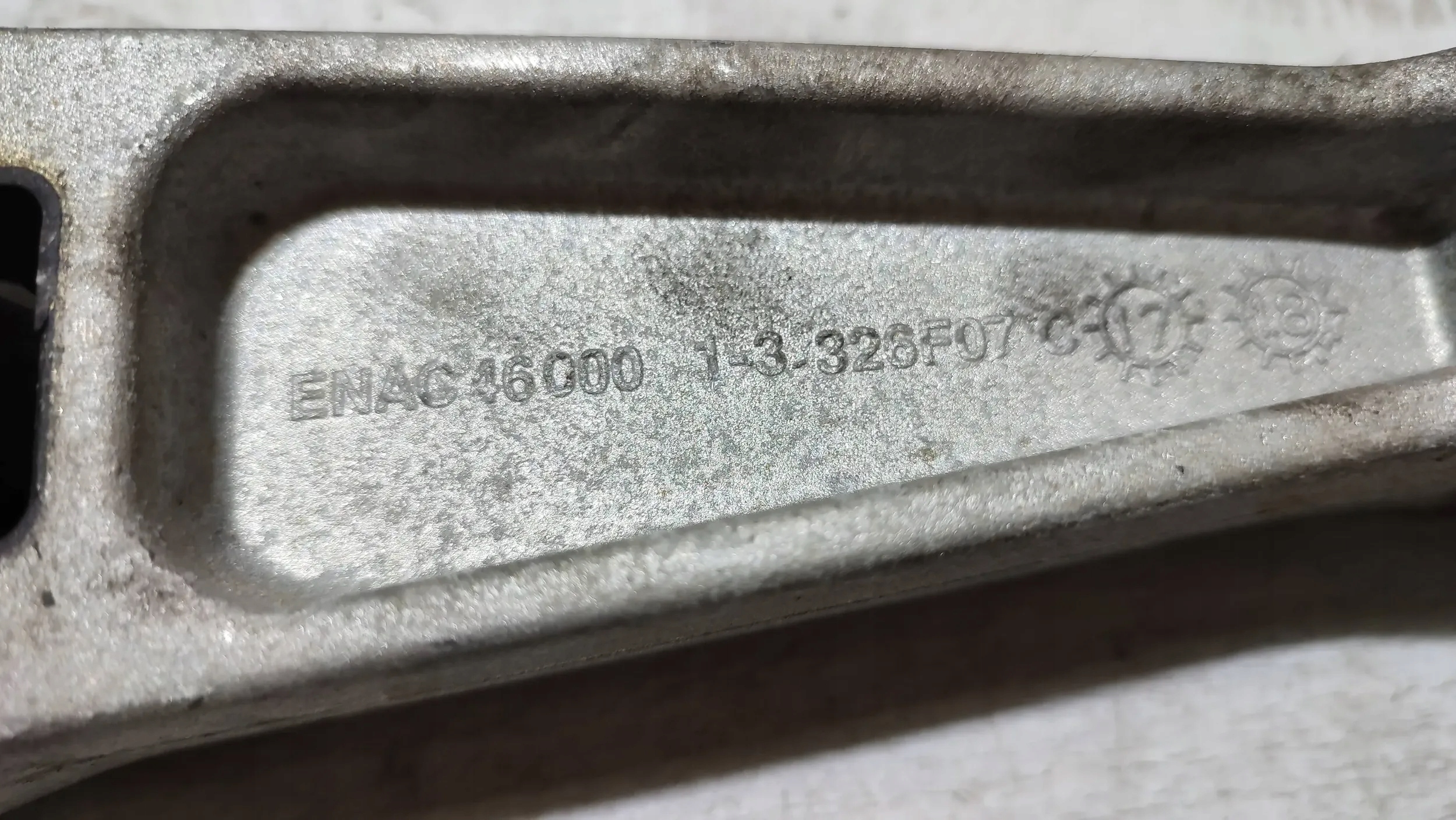Volvo V40 II 2018r engine mount