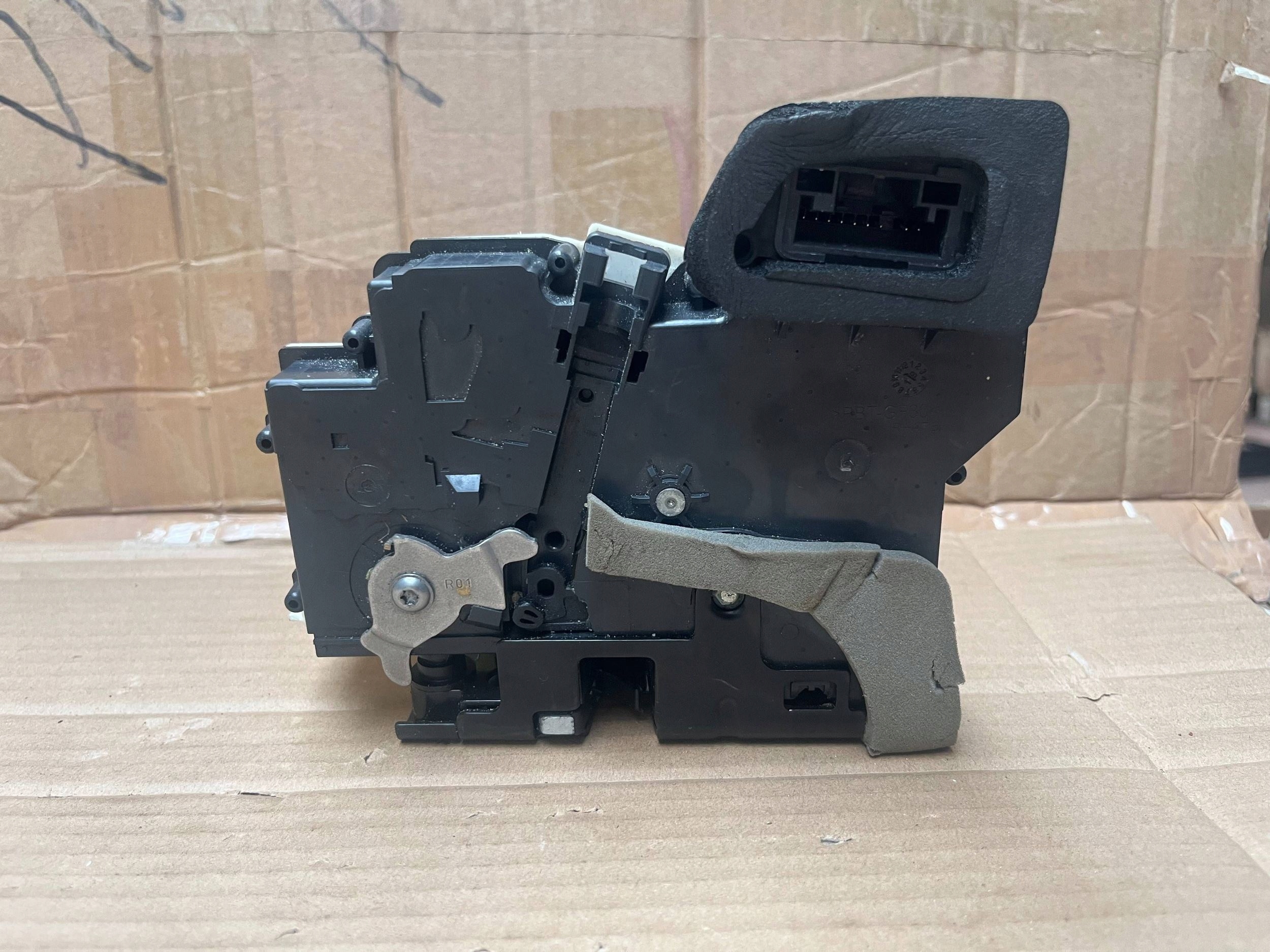 lock door right front Audi A6 A7 Q8 4K1837016H original !