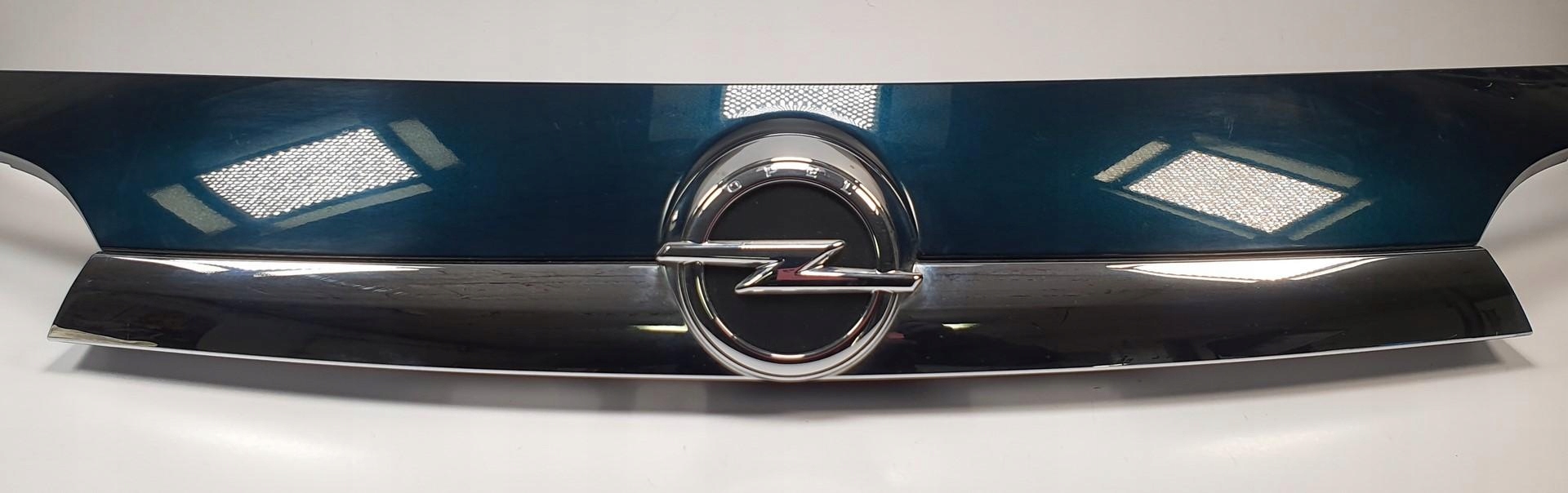 LISTWA BLENDA LOGO KLAPY TYŁ Z30V OPEL INSIGNIA A Typ samochodu Samochody osobowe