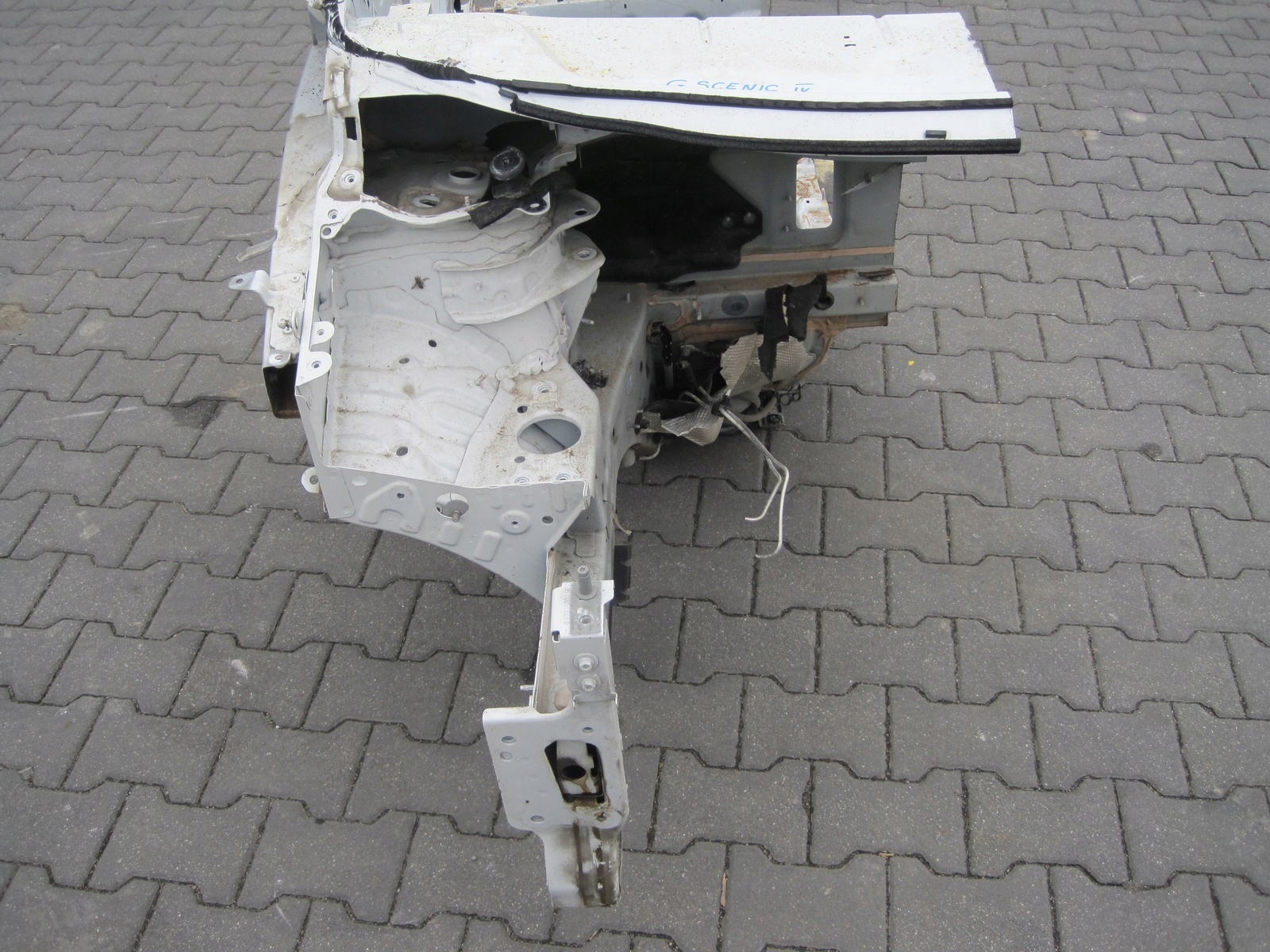 quarter right front RENAULT GRAND SCENIC IV