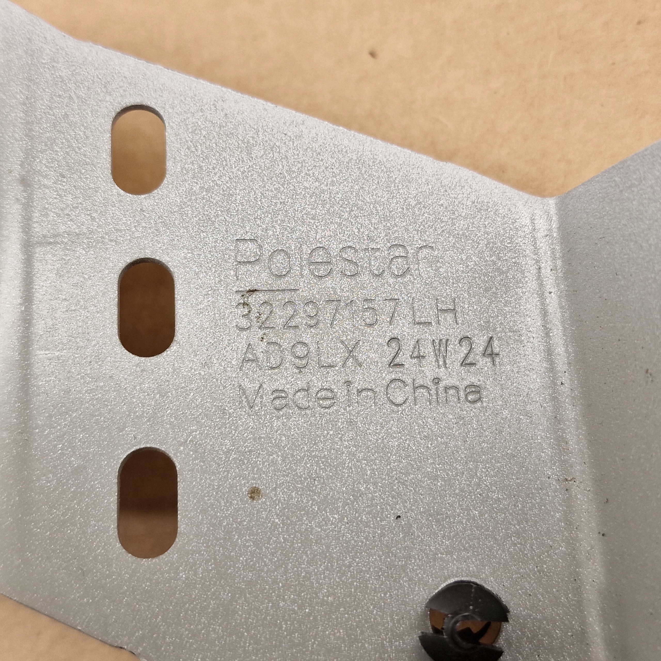 left console holder of a fender POLESTAR 3