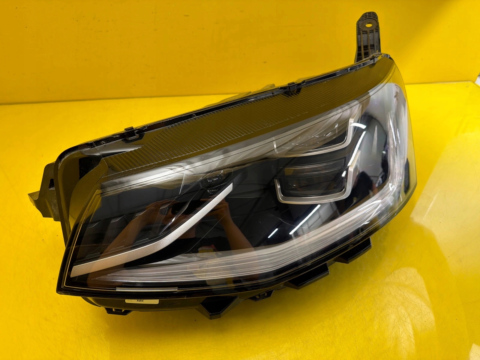 light left front Volkswagen T7 Multivan Full Led IQ Light 21-26 S741-13E017