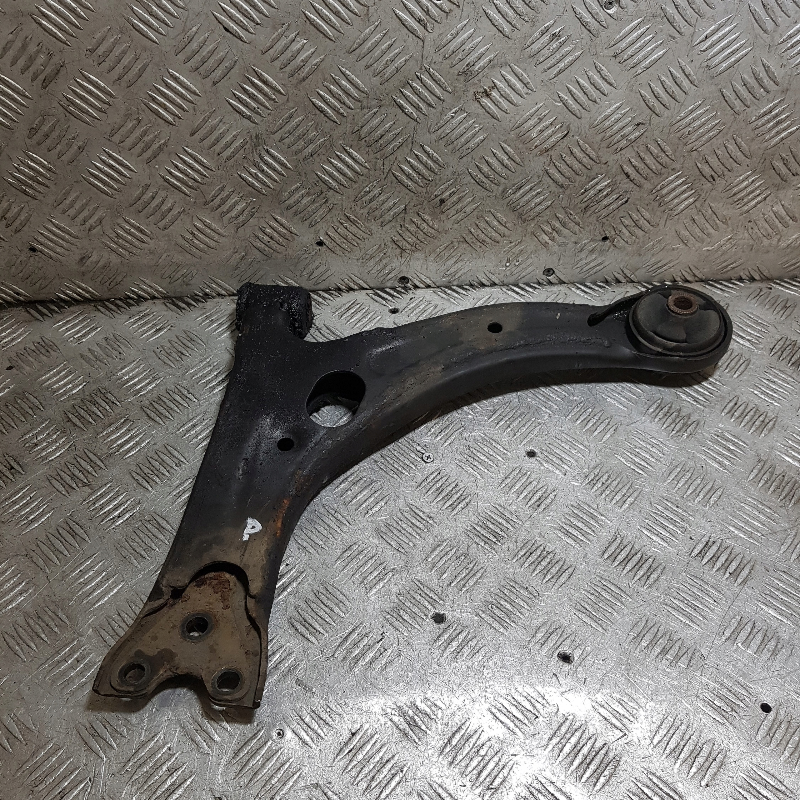 arm right front TOYOTA AVENSIS VERSO
