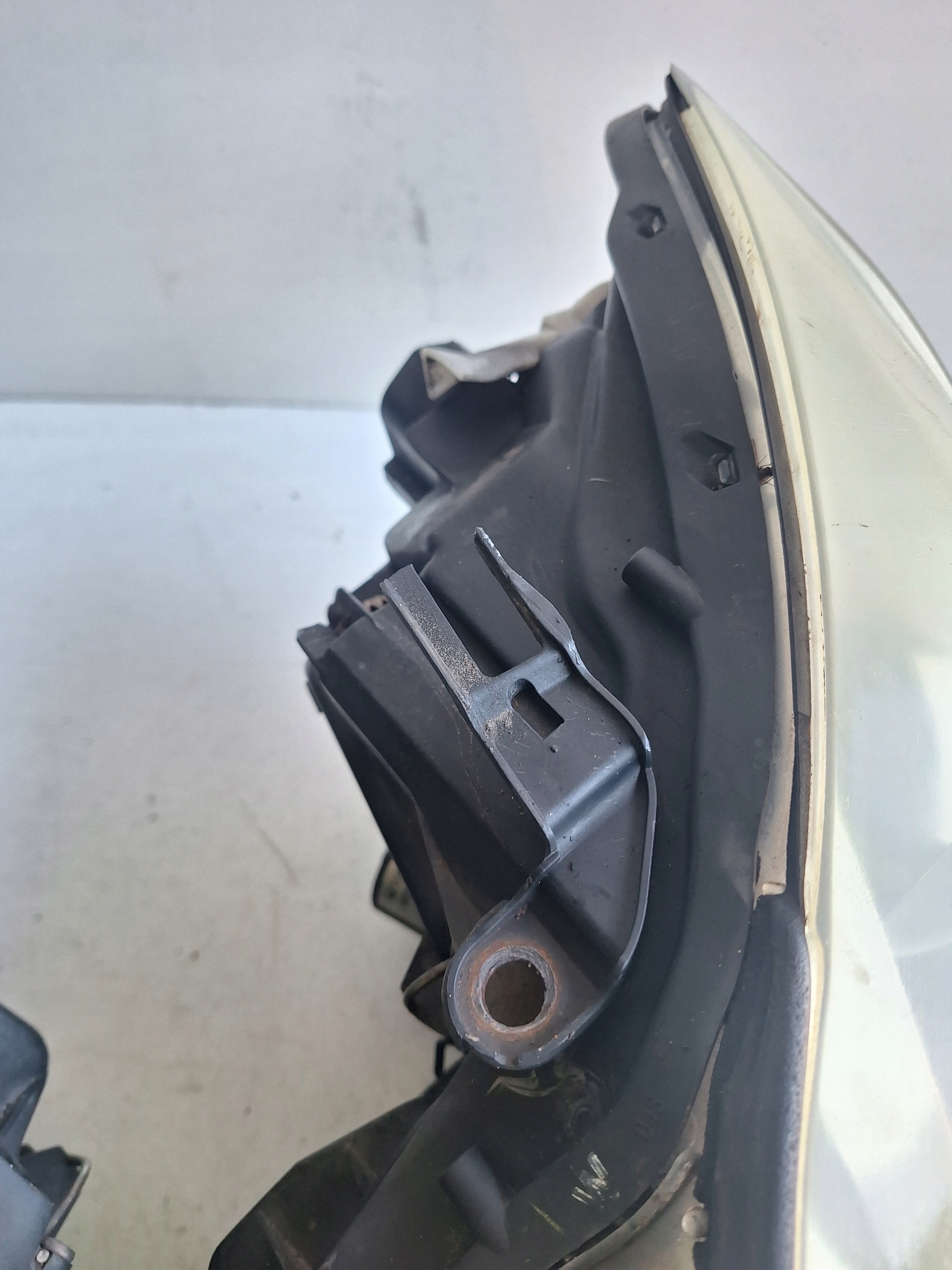LEXUS IS II LIFT 09-12 light left XENON UK