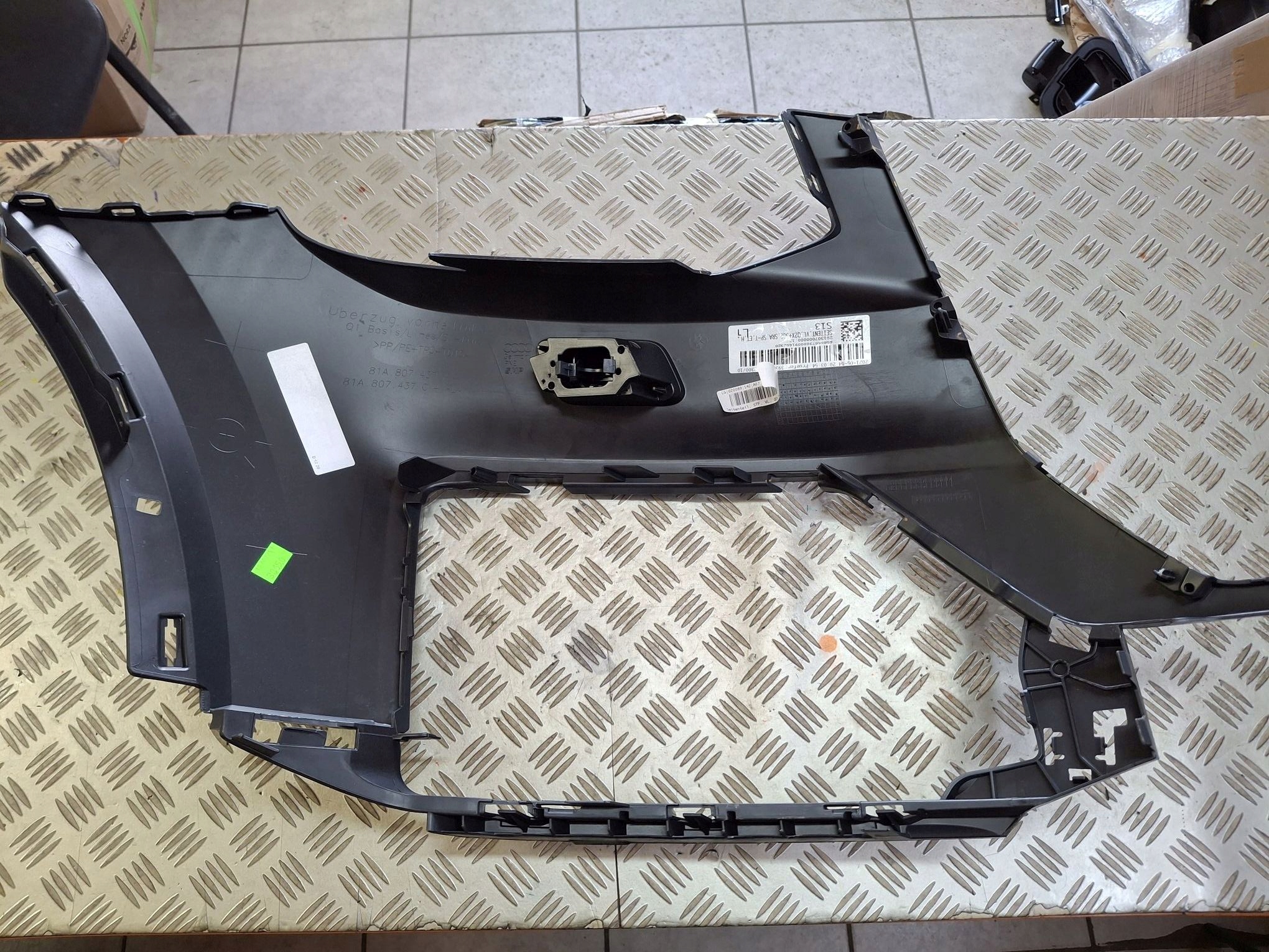 front bumper corner left AUDI Q2 2016R->