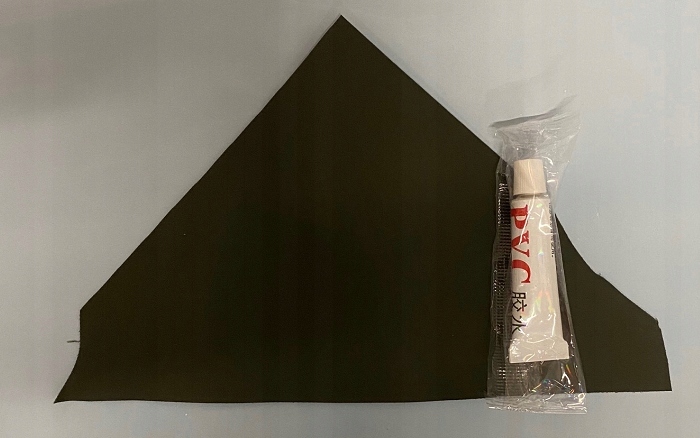 SPODNIOBUTY SPODNIE WODERY WĘDKARSKIE 45 + SZELKI Cechy dodatkowe protektor (mocno żłobiona podeszwa) regulowane szelki