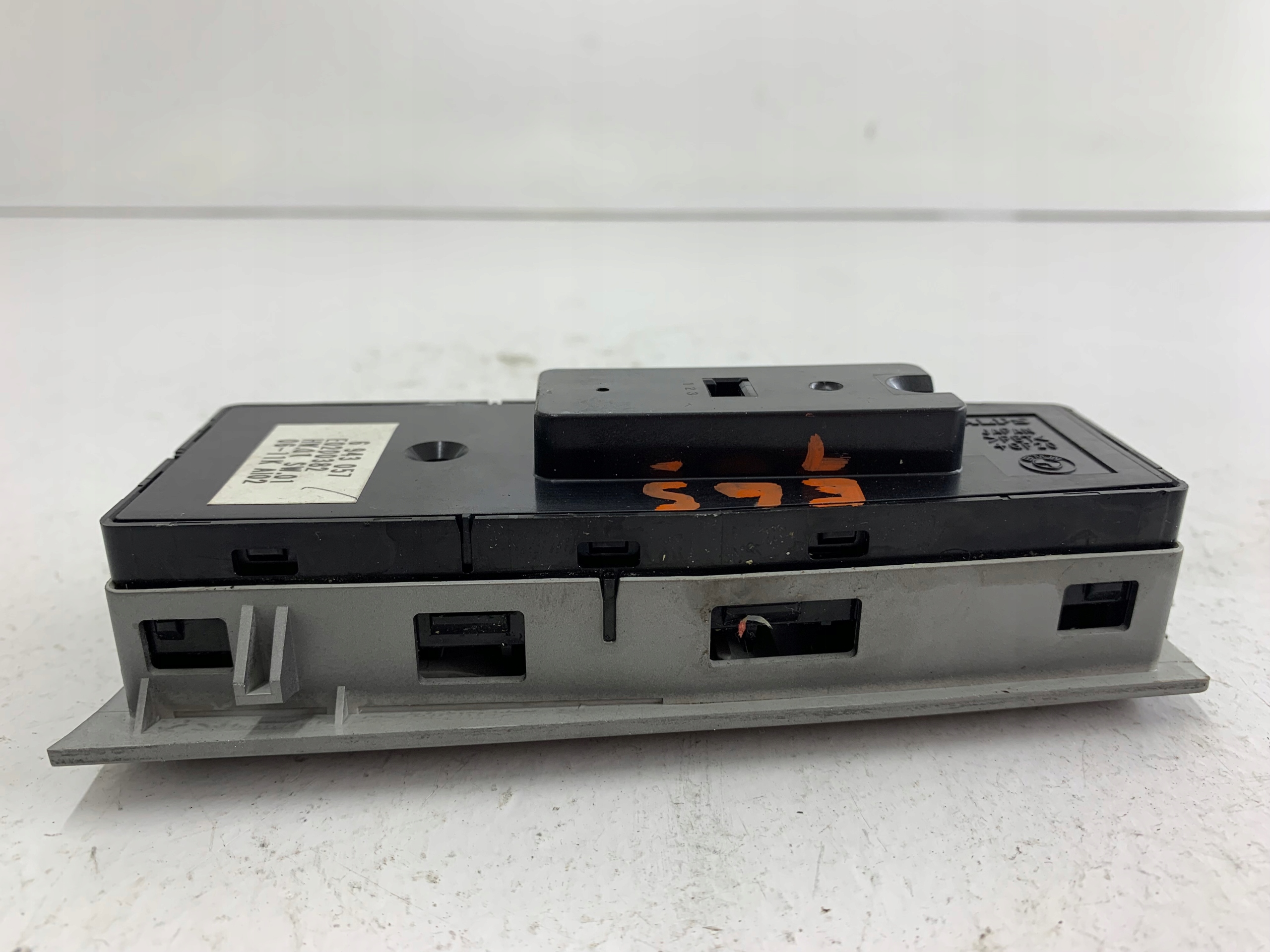 BMW E65 LIFT PANEL window control switch left front 6943057