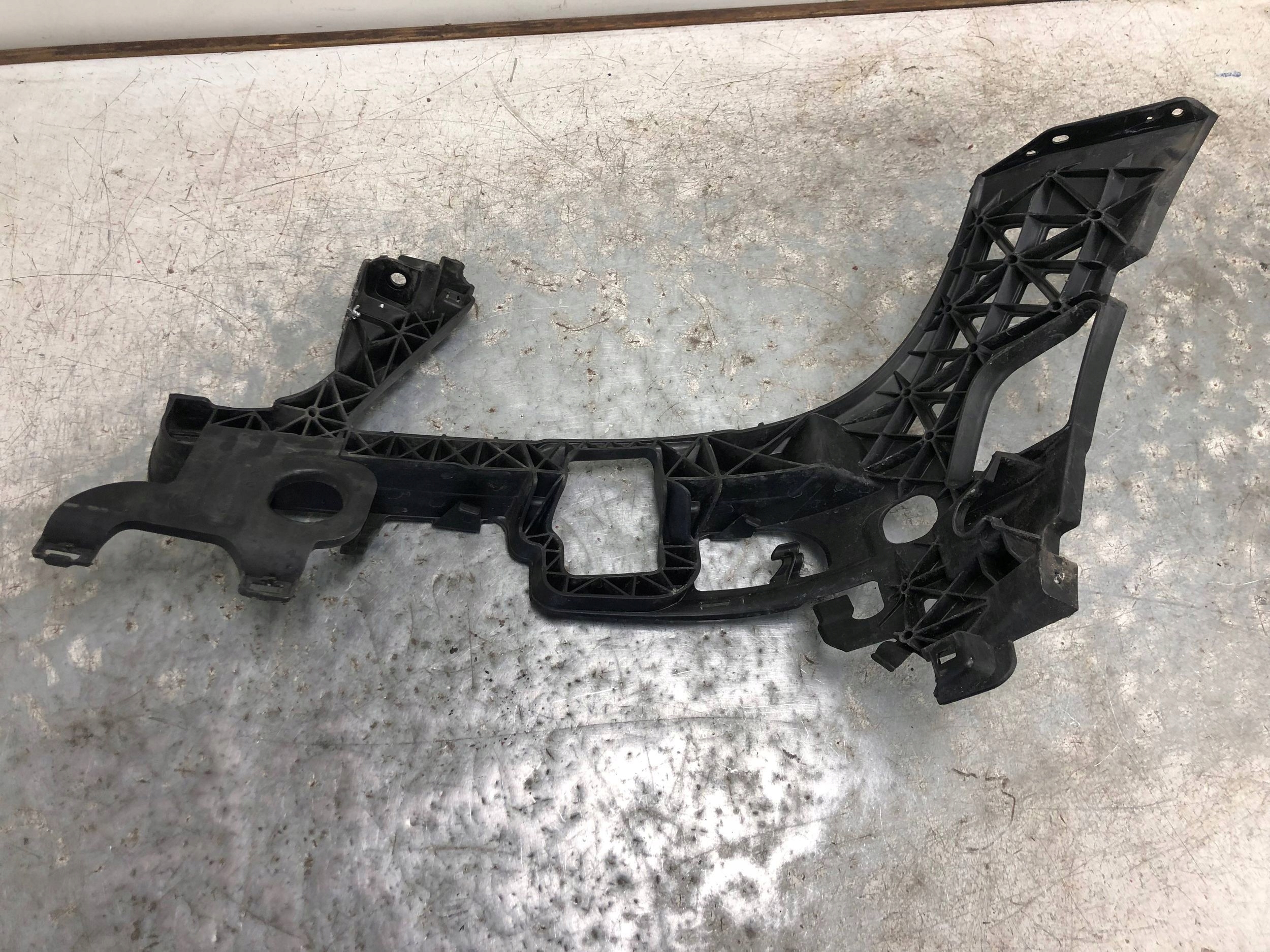 bumper bracket right front MERCEDES W204 A2048850216 A2048850865