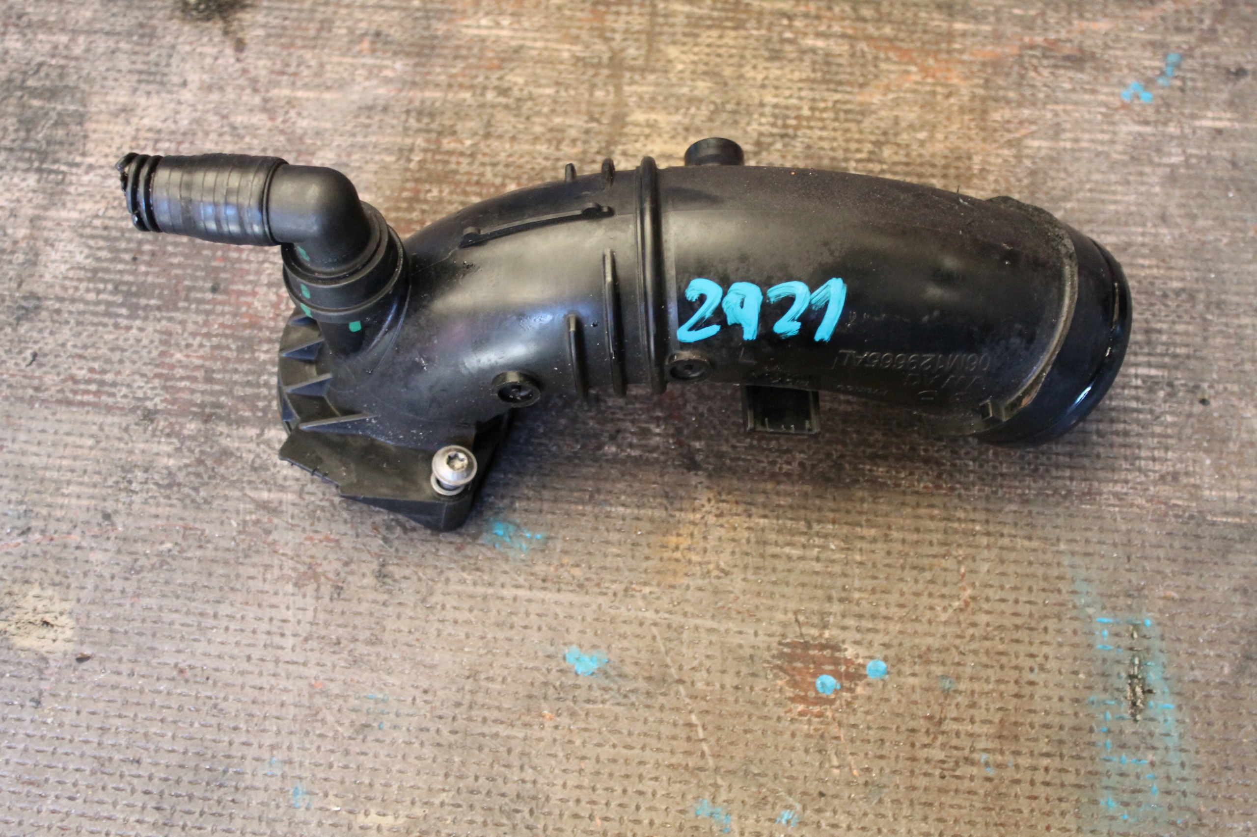2921. hose pipe SSACY VW SKODA 06M129665AL